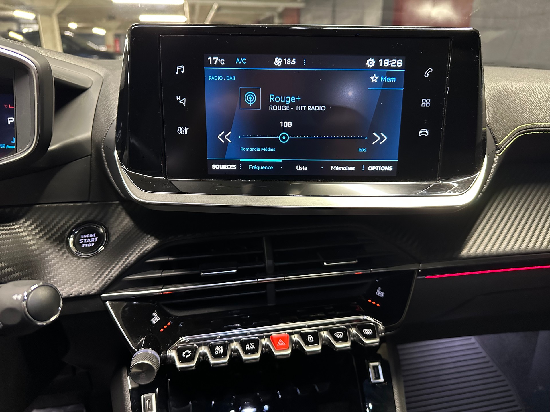 PEUGEOT 208 1.2 GT Line EAT8-image-12