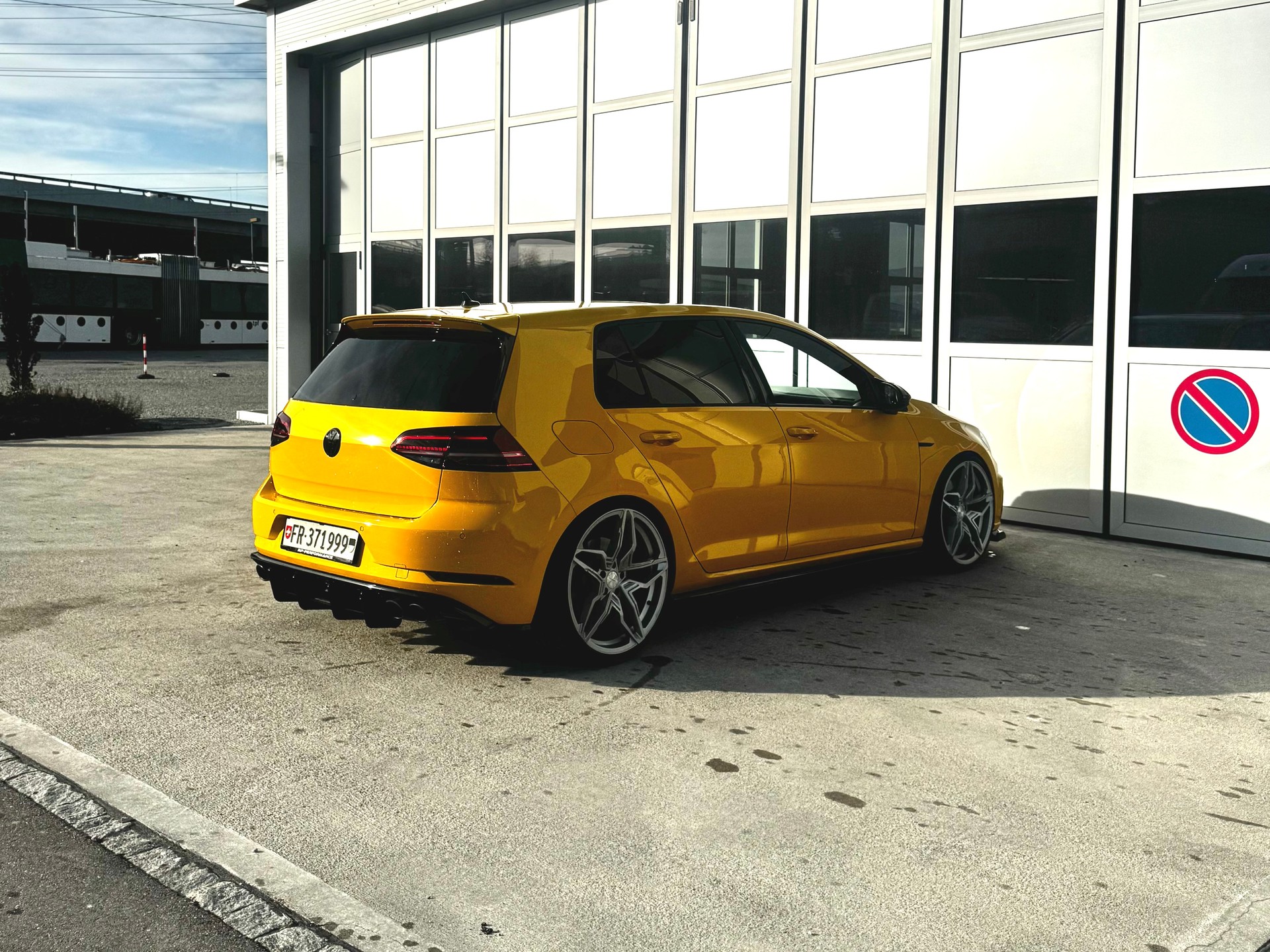 VW VII 2.0 TSI R DSG 4motion-showroom-element-3