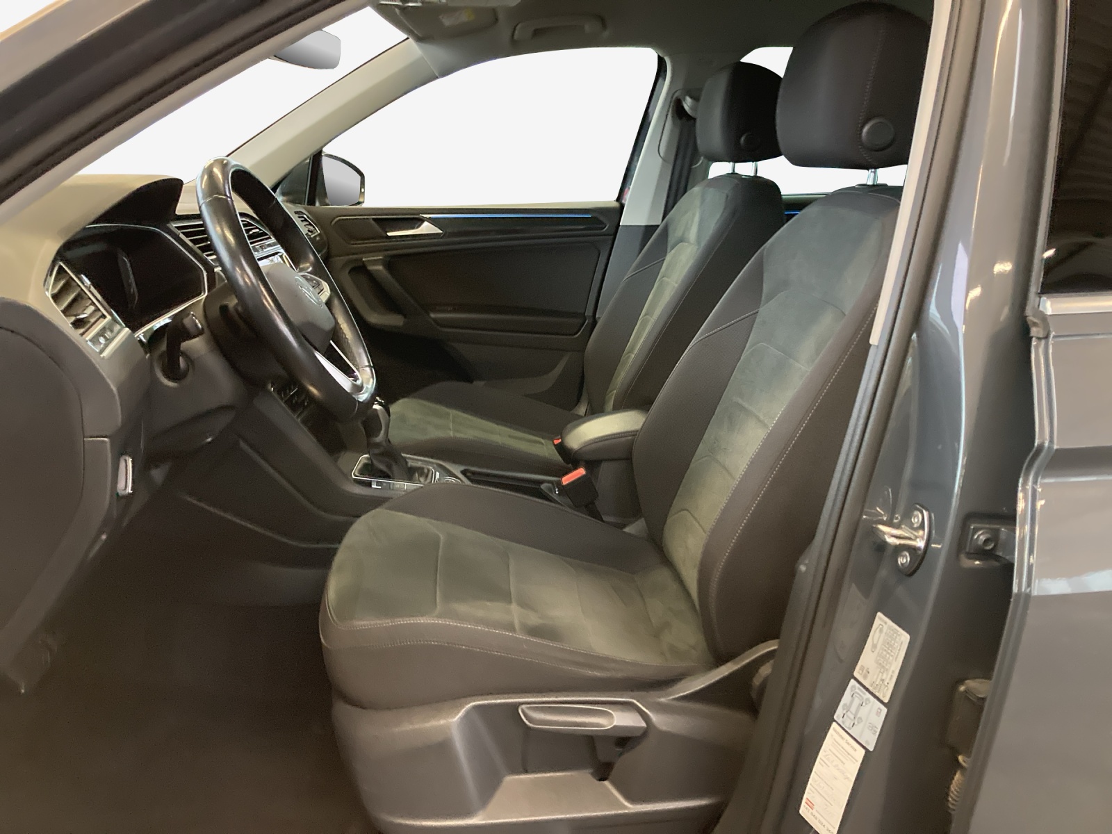 VW Tiguan 2.0 TDI SCR Elegance 4Motion DSG-image-7
