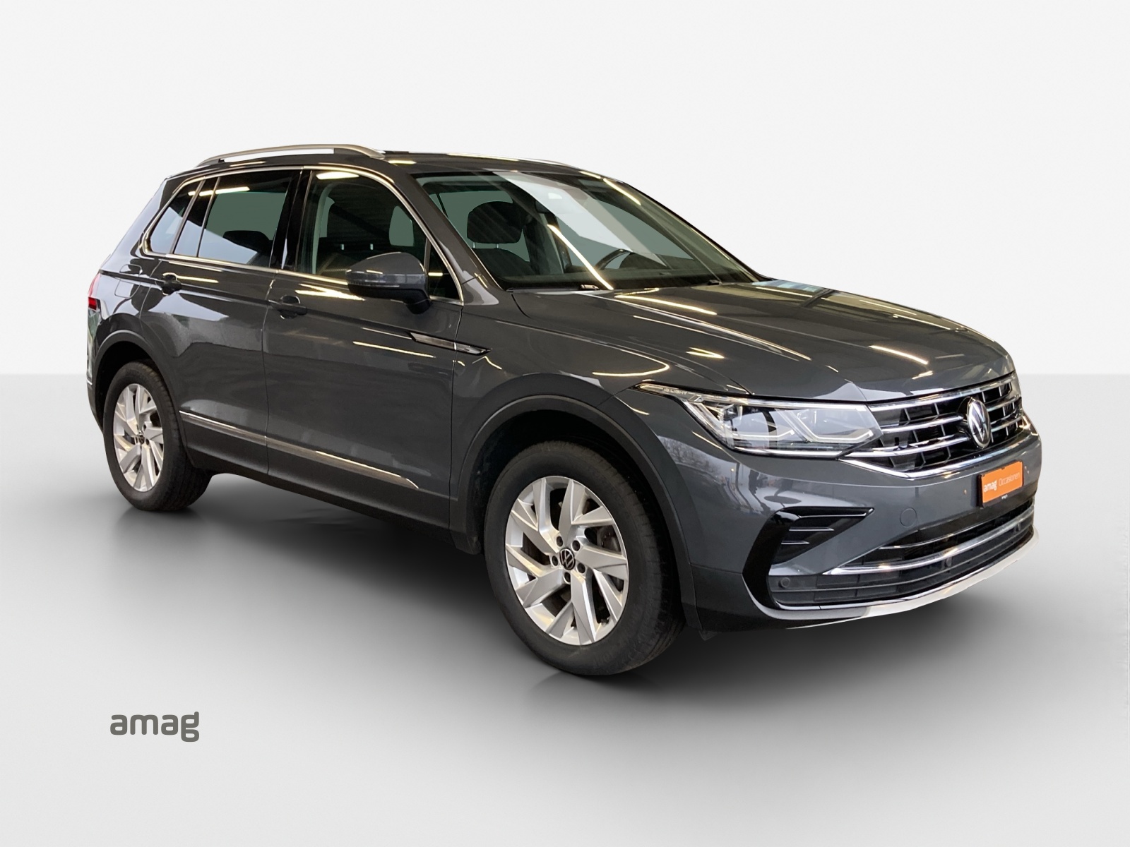 VW Tiguan 2.0 TDI SCR Elegance 4Motion DSG-image-5