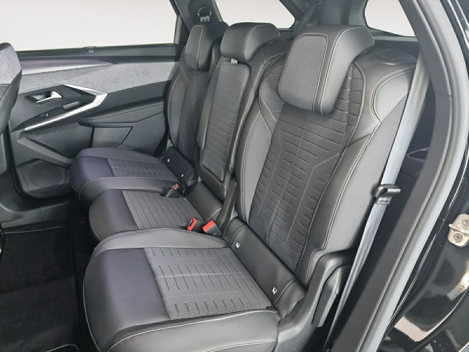 PEUGEOT 5008 145 Hybrid GT 7-Plätzer-image-14