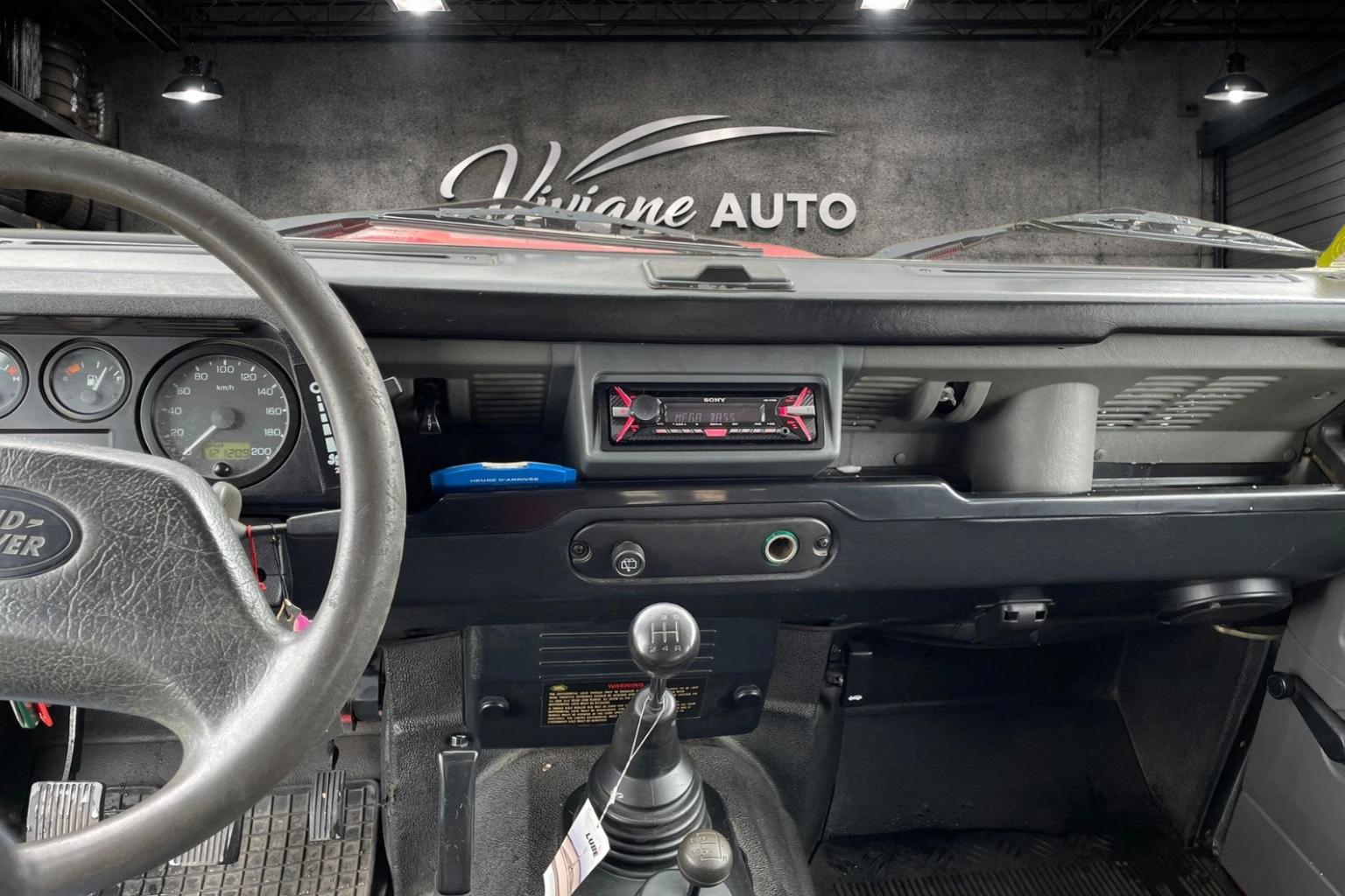 LAND ROVER Defender 110 2.5Td5 HT-image-10