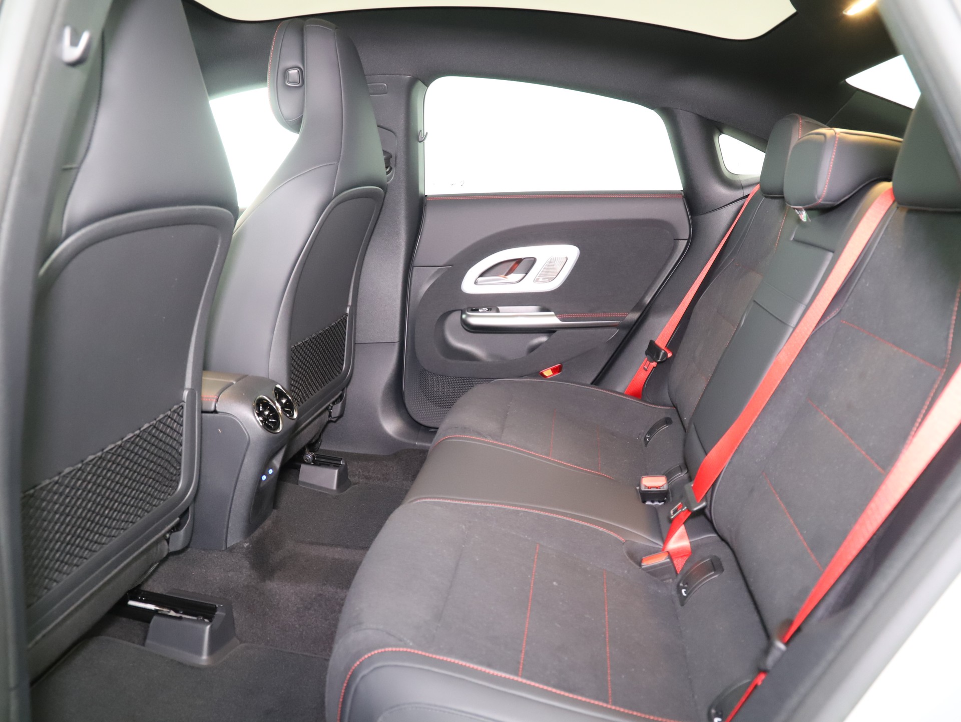 MERCEDES-BENZ CLA 220 8G-DCT 4Matic-image-10
