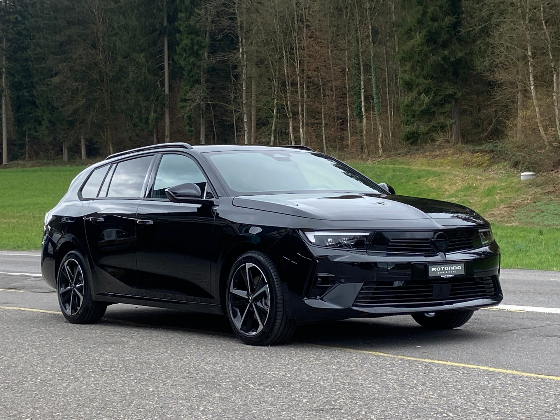 OPEL Astra Sports Tourer 1.2i Turbo GS Automat-image-12