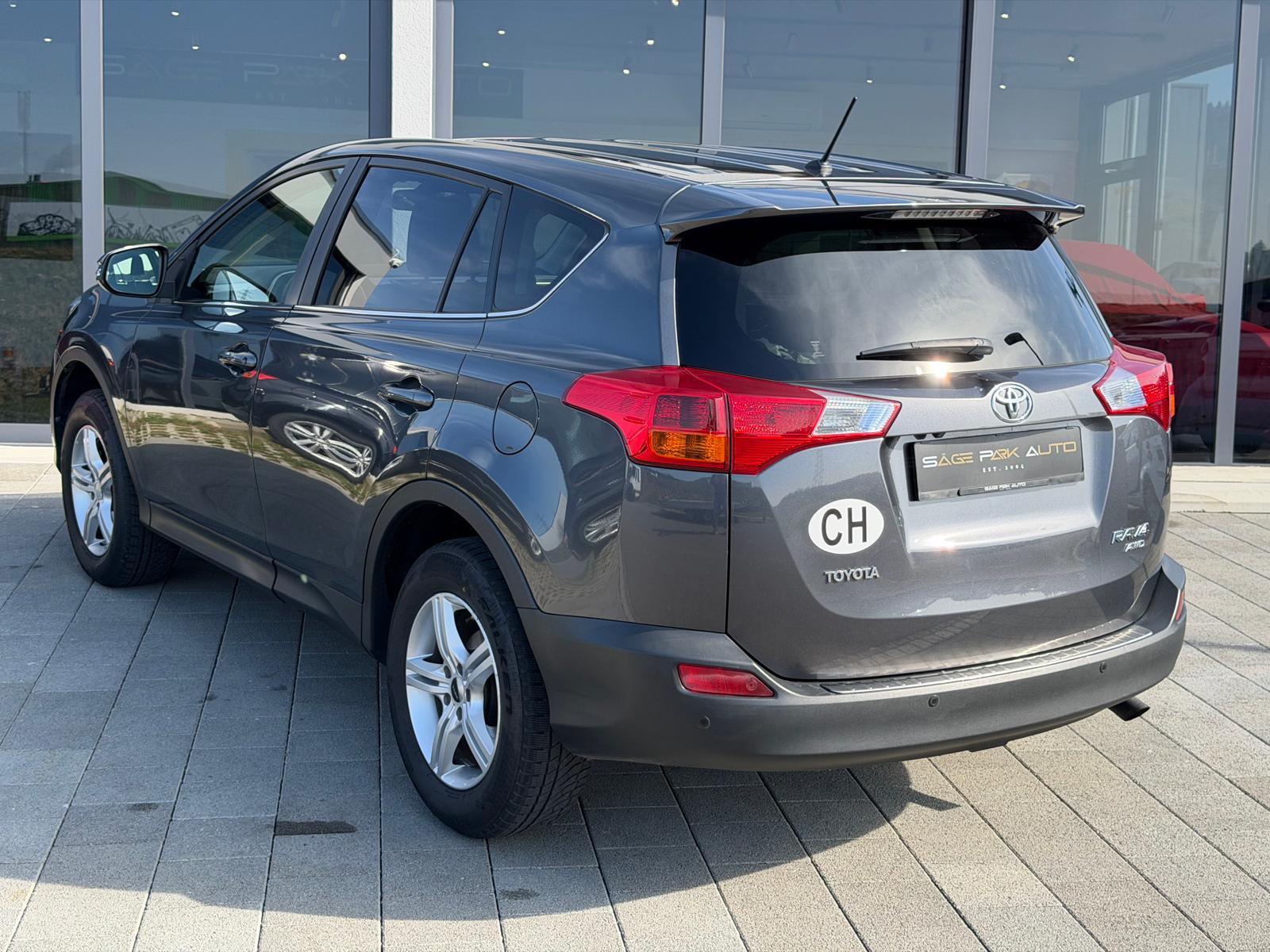 TOYOTA RAV4 2.0i VMa Sol Premium MdS-image-4