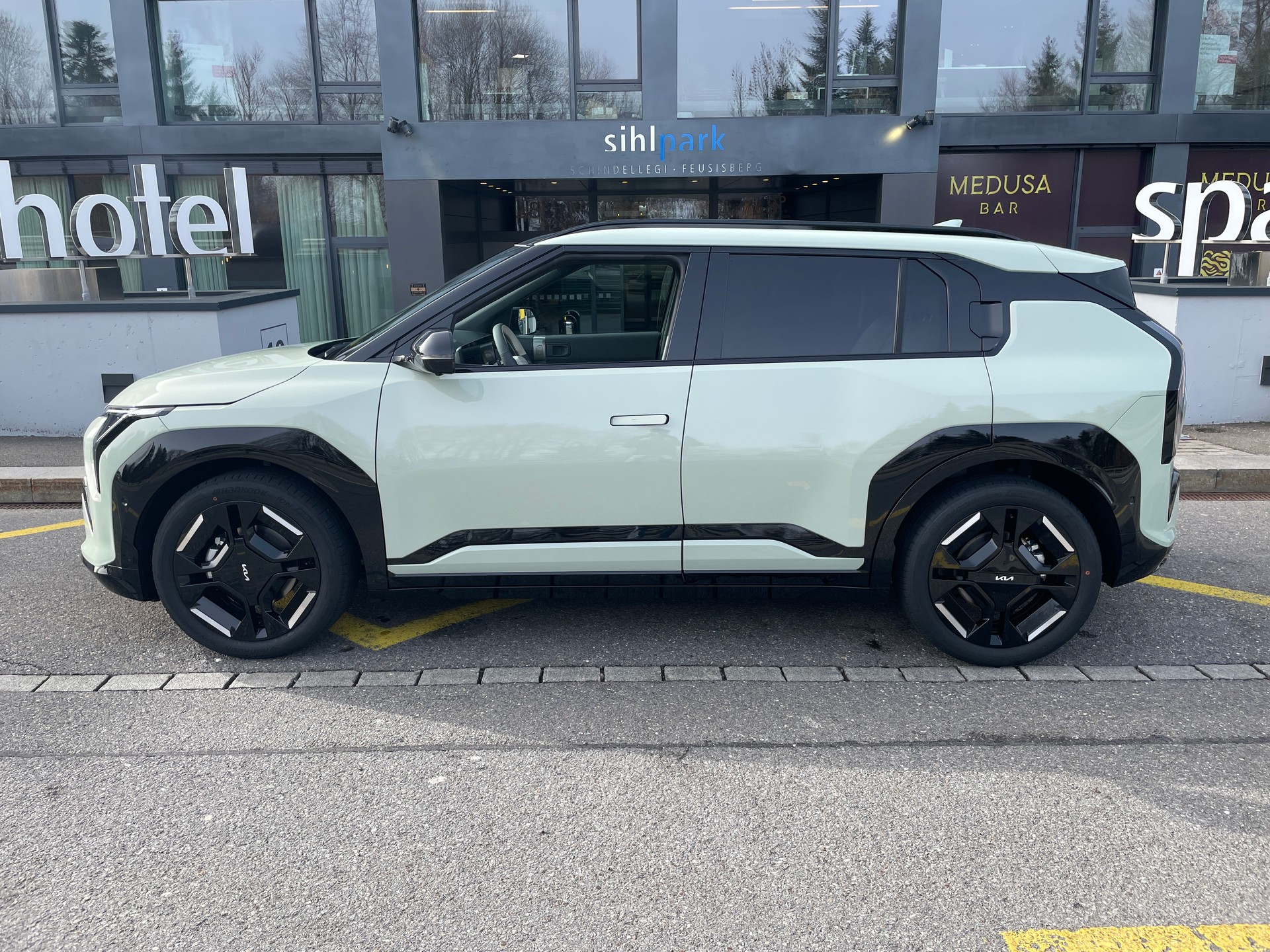 KIA EV3 81,4 kWh GT-Line mit GT-Line Pack und Panoramadach! V2L Funktion-image-9