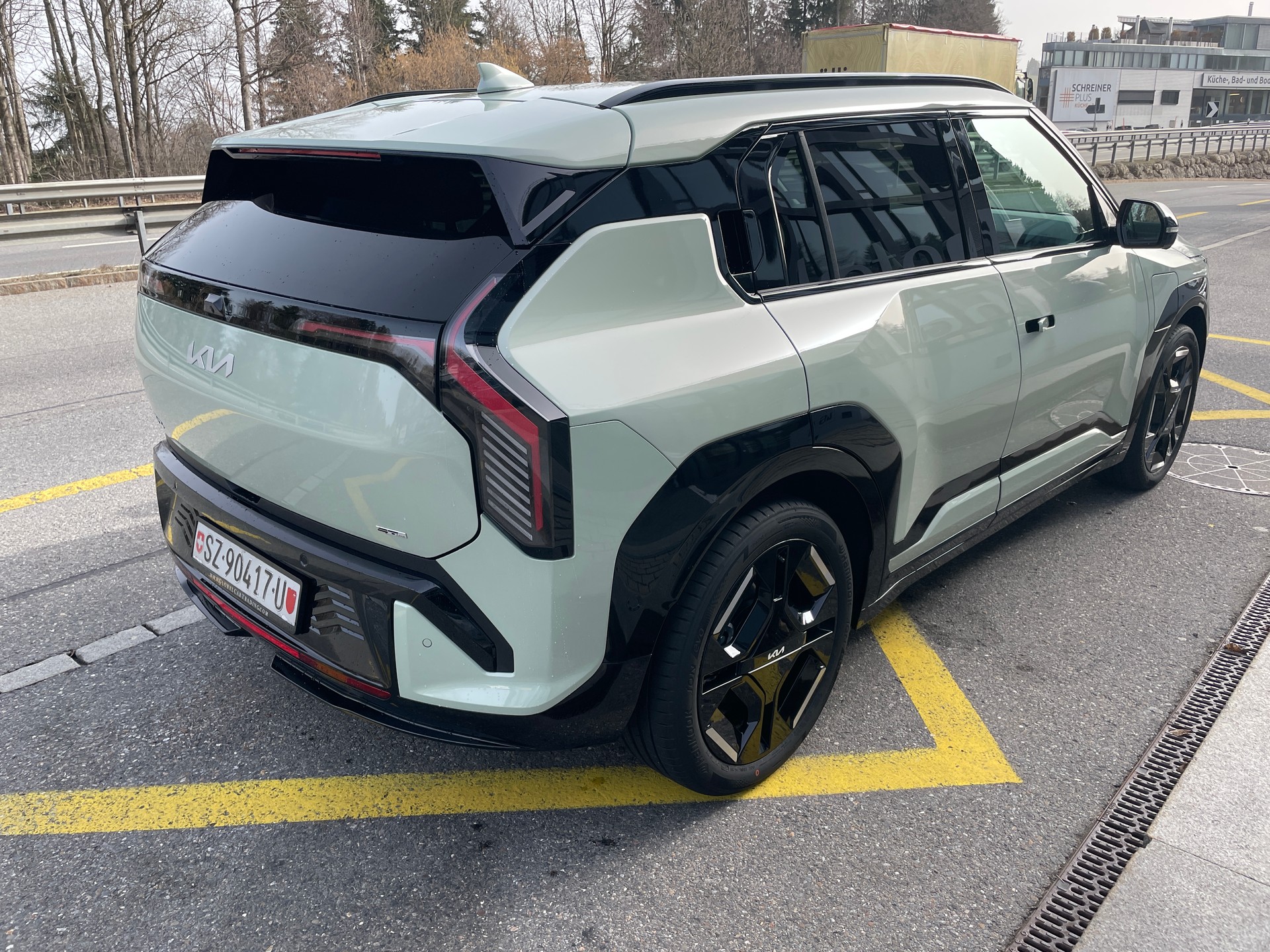 KIA EV3 81,4 kWh GT-Line mit GT-Line Pack und Panoramadach! V2L Funktion-image-4