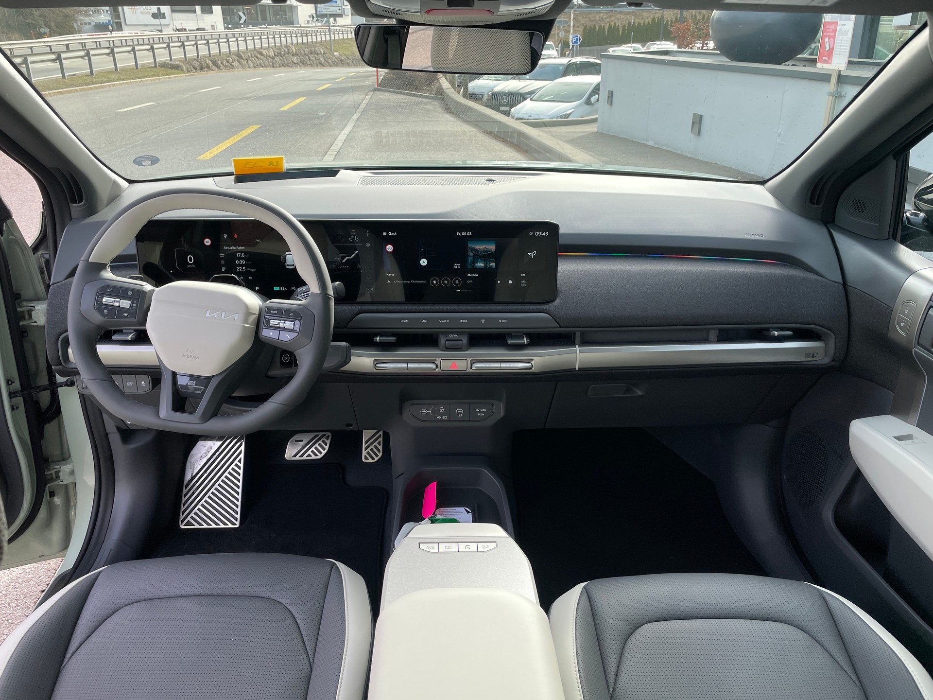 KIA EV3 81,4 kWh GT-Line mit GT-Line Pack und Panoramadach! V2L Funktion-image-22