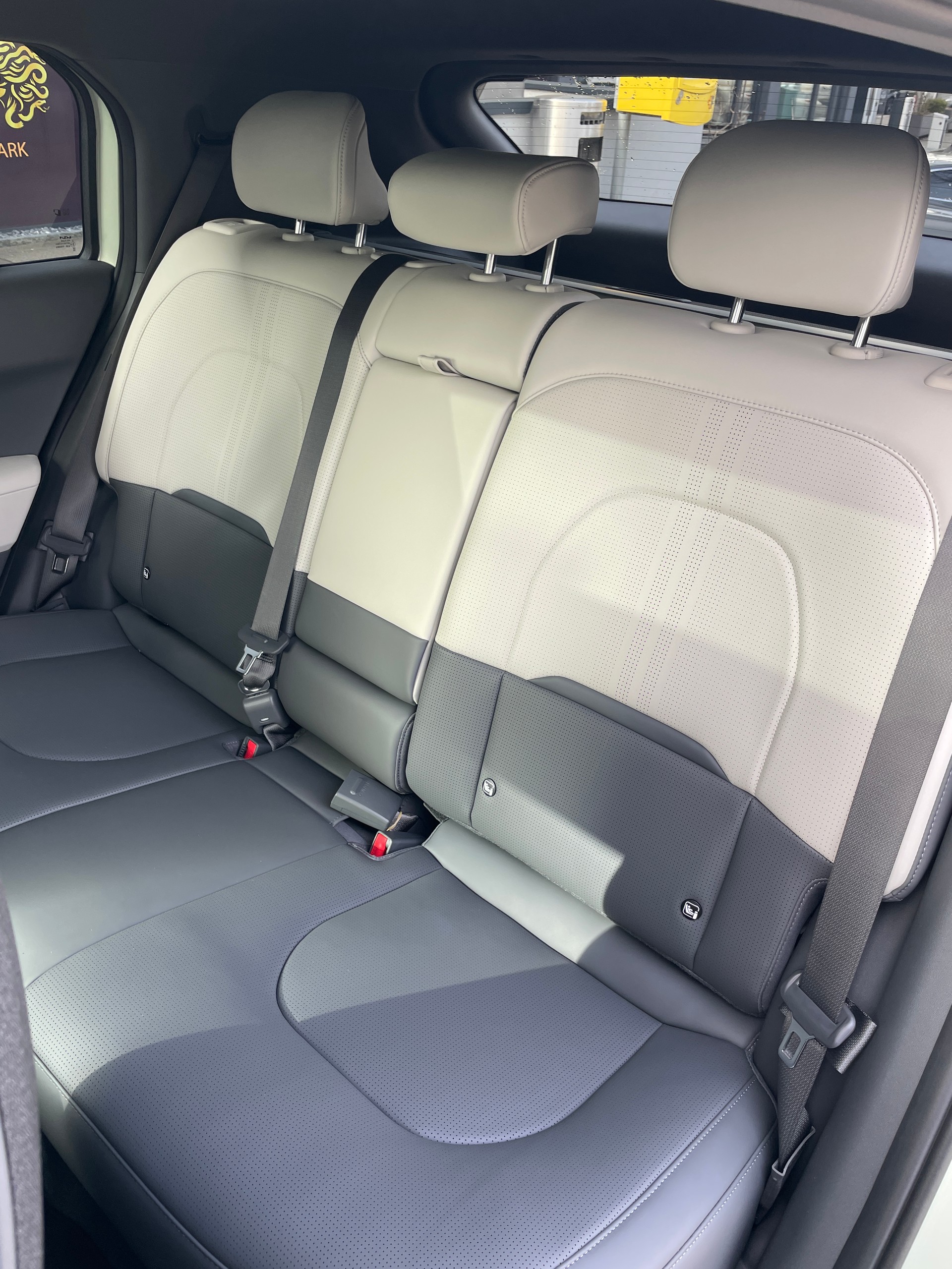 KIA EV3 81,4 kWh GT-Line mit GT-Line Pack und Panoramadach! V2L Funktion-image-17