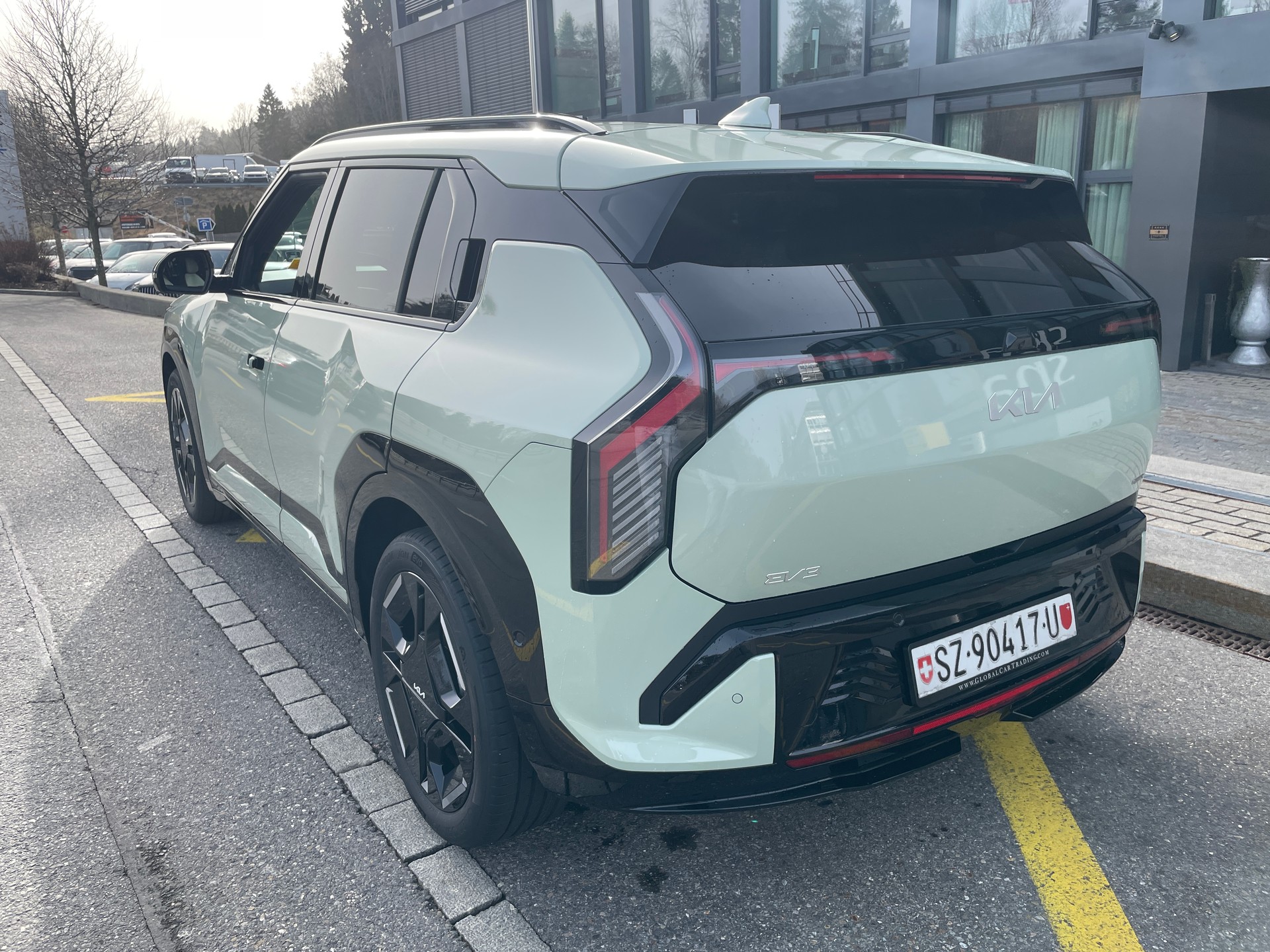 KIA EV3 81,4 kWh GT-Line mit GT-Line Pack und Panoramadach! V2L Funktion-image-8
