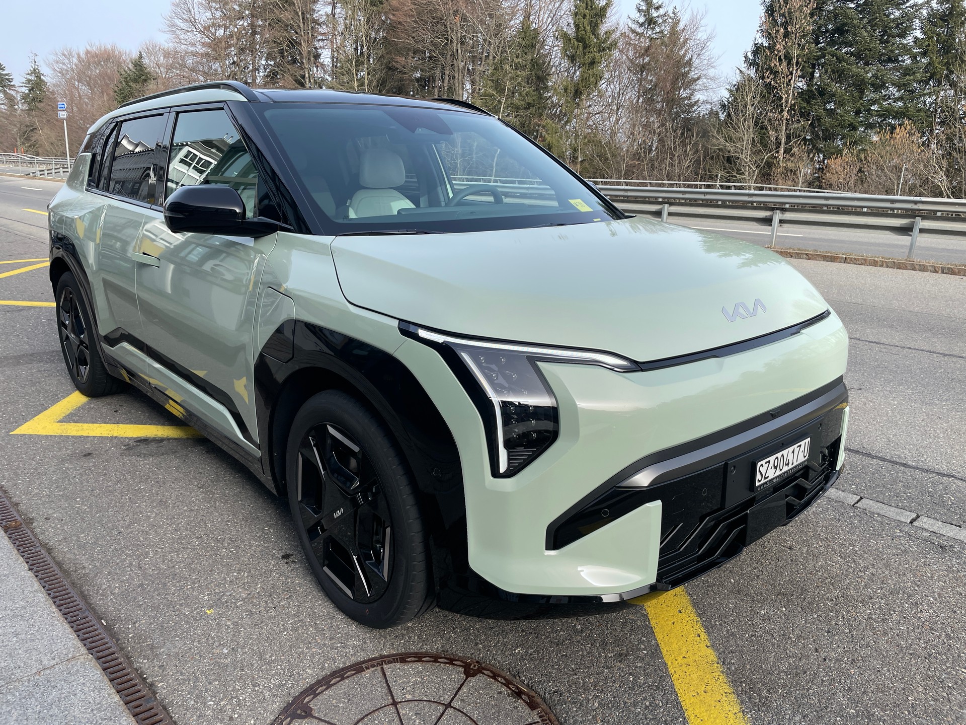 KIA EV3 81,4 kWh GT-Line mit GT-Line Pack und Panoramadach! V2L Funktion-image-2