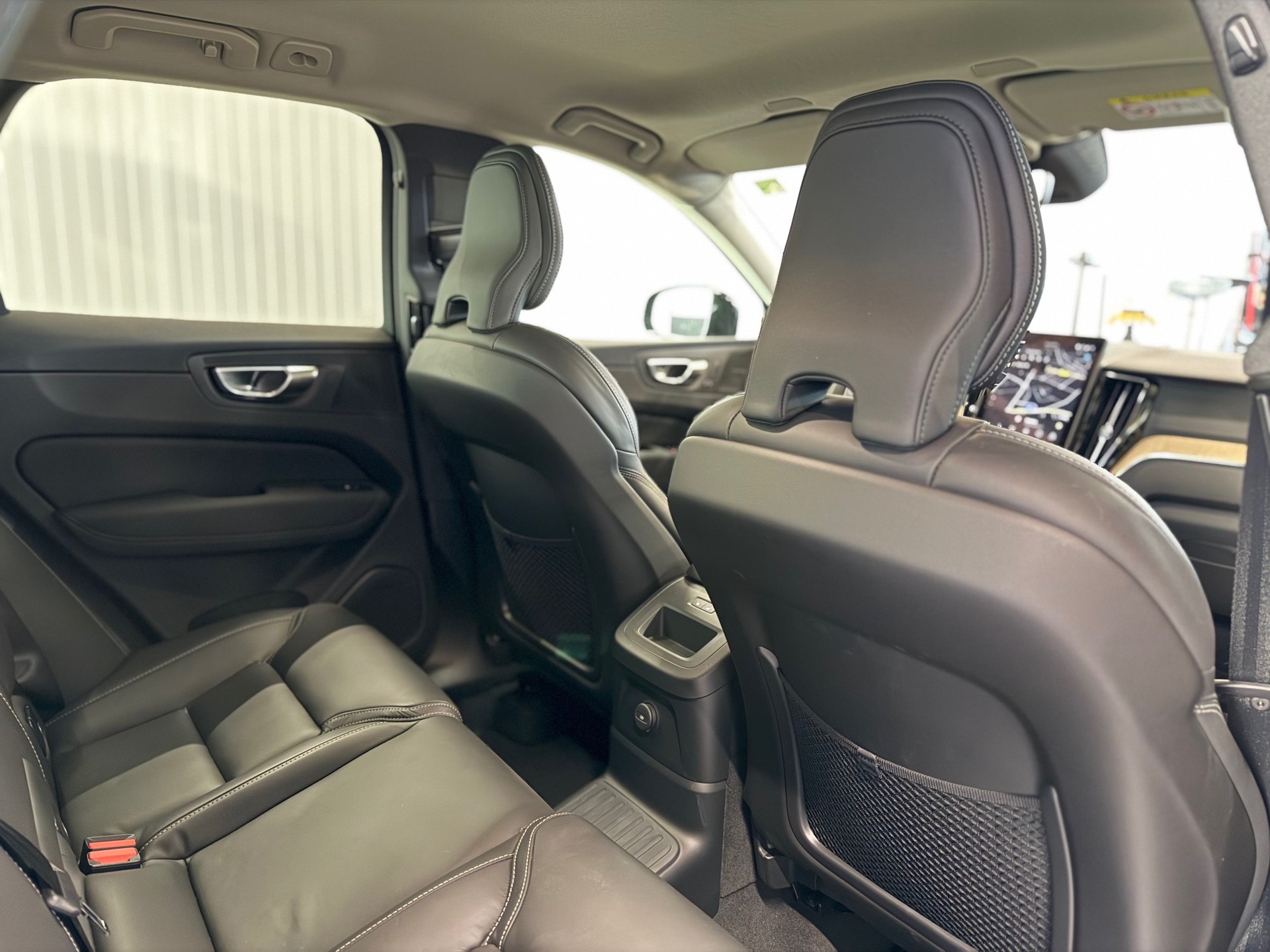 VOLVO XC60 T6 eAWD PluginHybrid Plus Dark Geartronic-image-9