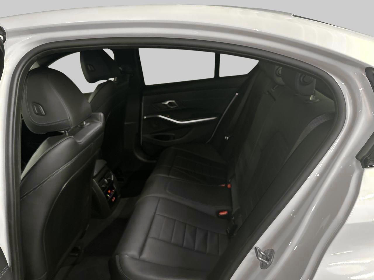 BMW 320d xDrive M Sport-image-11