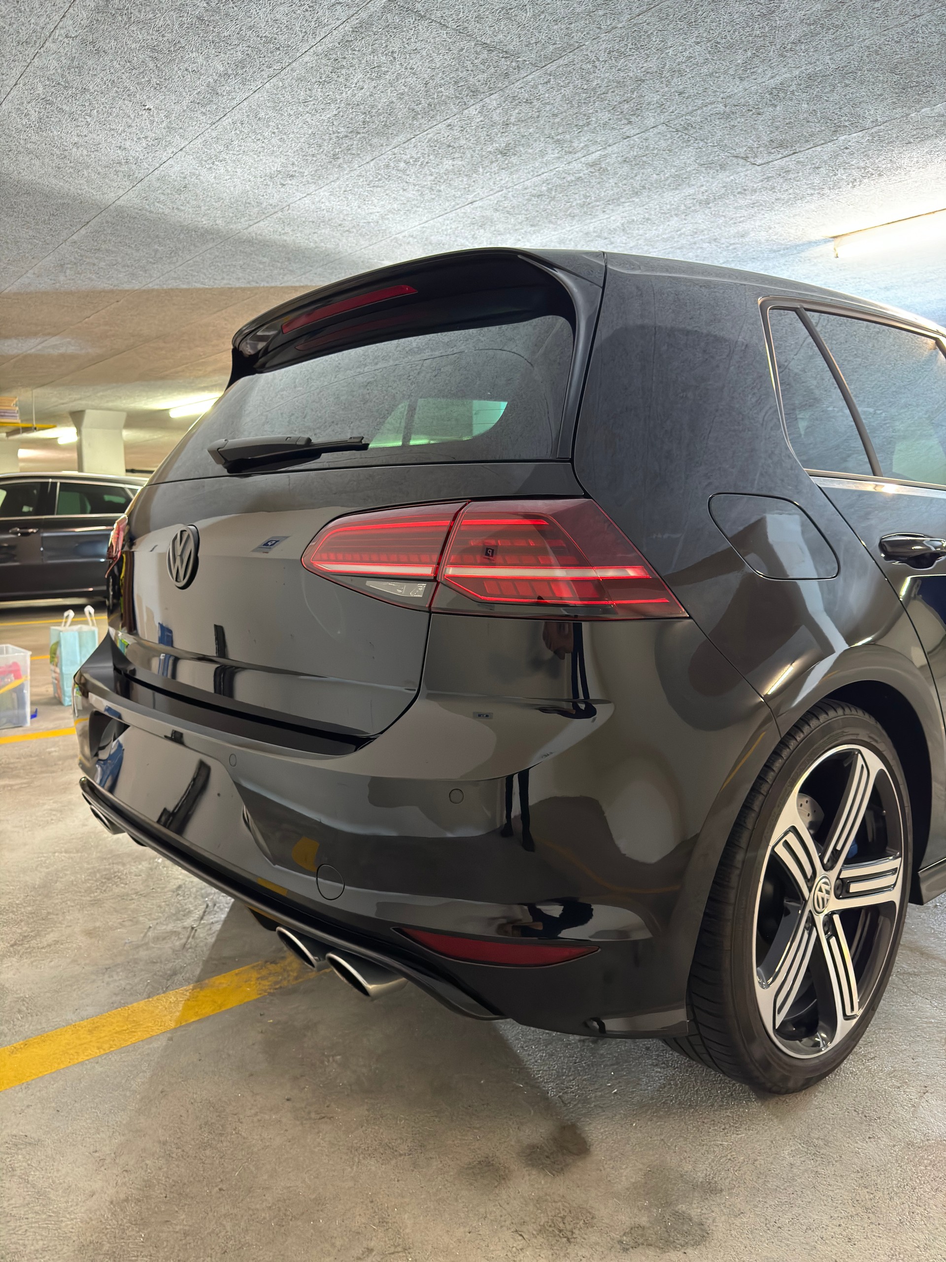 VW Golf 2.0 TSI R 4Motion DSG-image-2