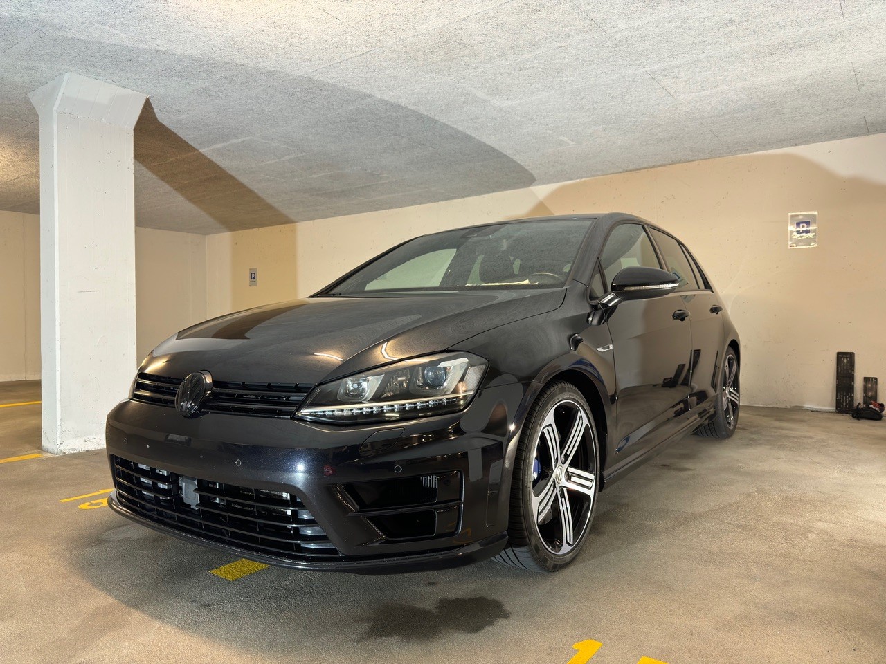 VW Golf 2.0 TSI R 4Motion DSG-image-1
