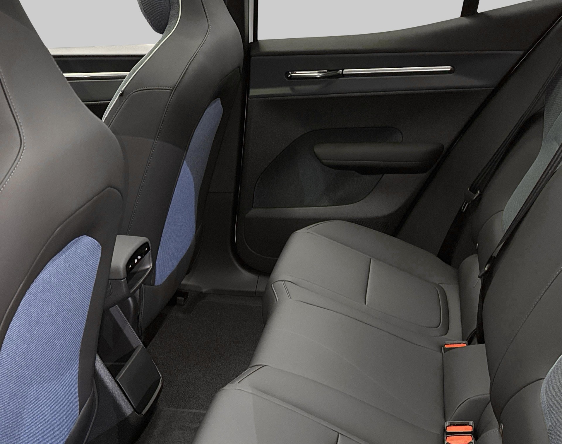 VOLVO EX 30 CC E60 Twin Performance A-image-3