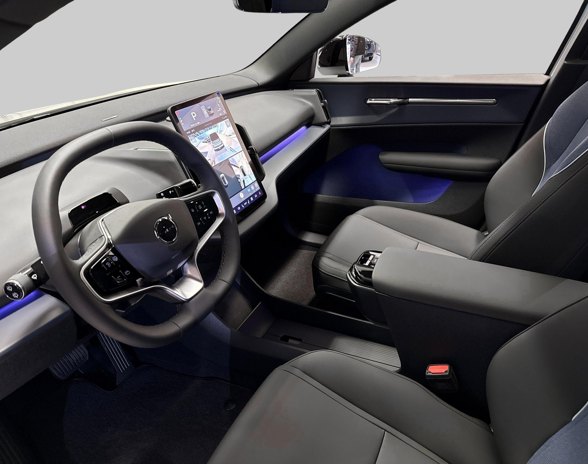 VOLVO EX 30 CC E60 Twin Performance A-image-2