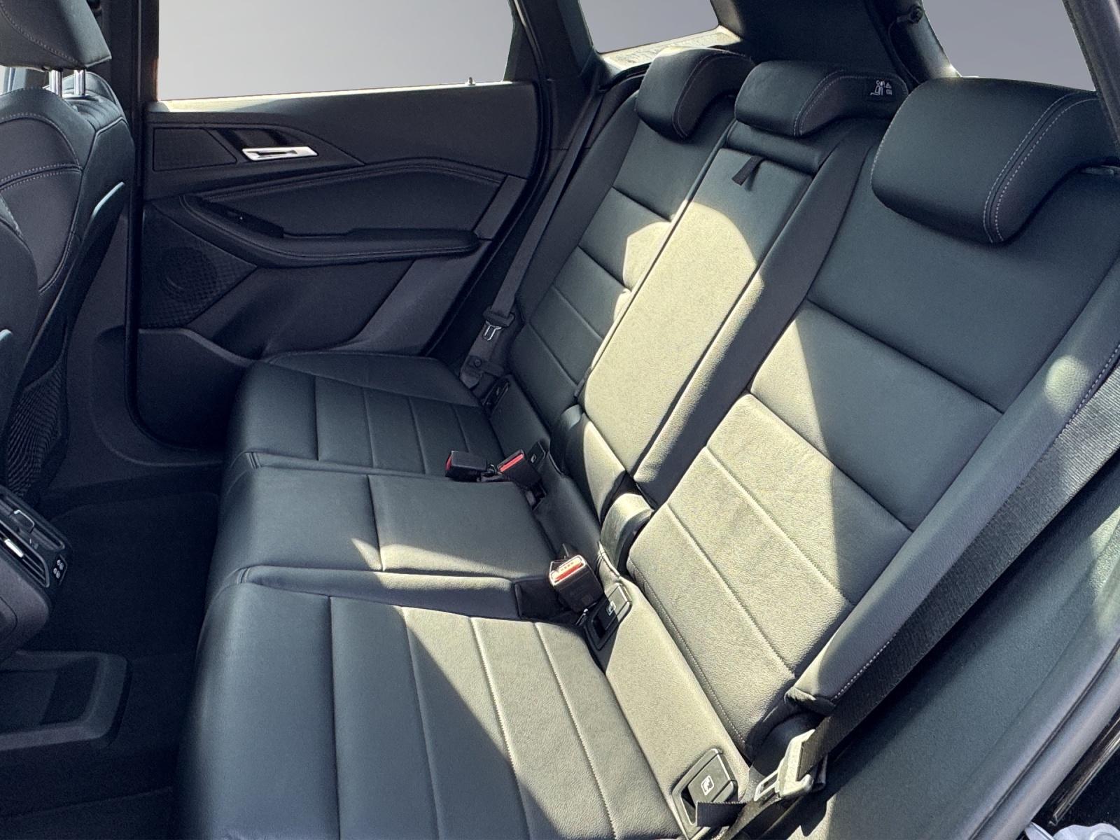 BMW 230e xDrive paddles Active Tourer-image-13
