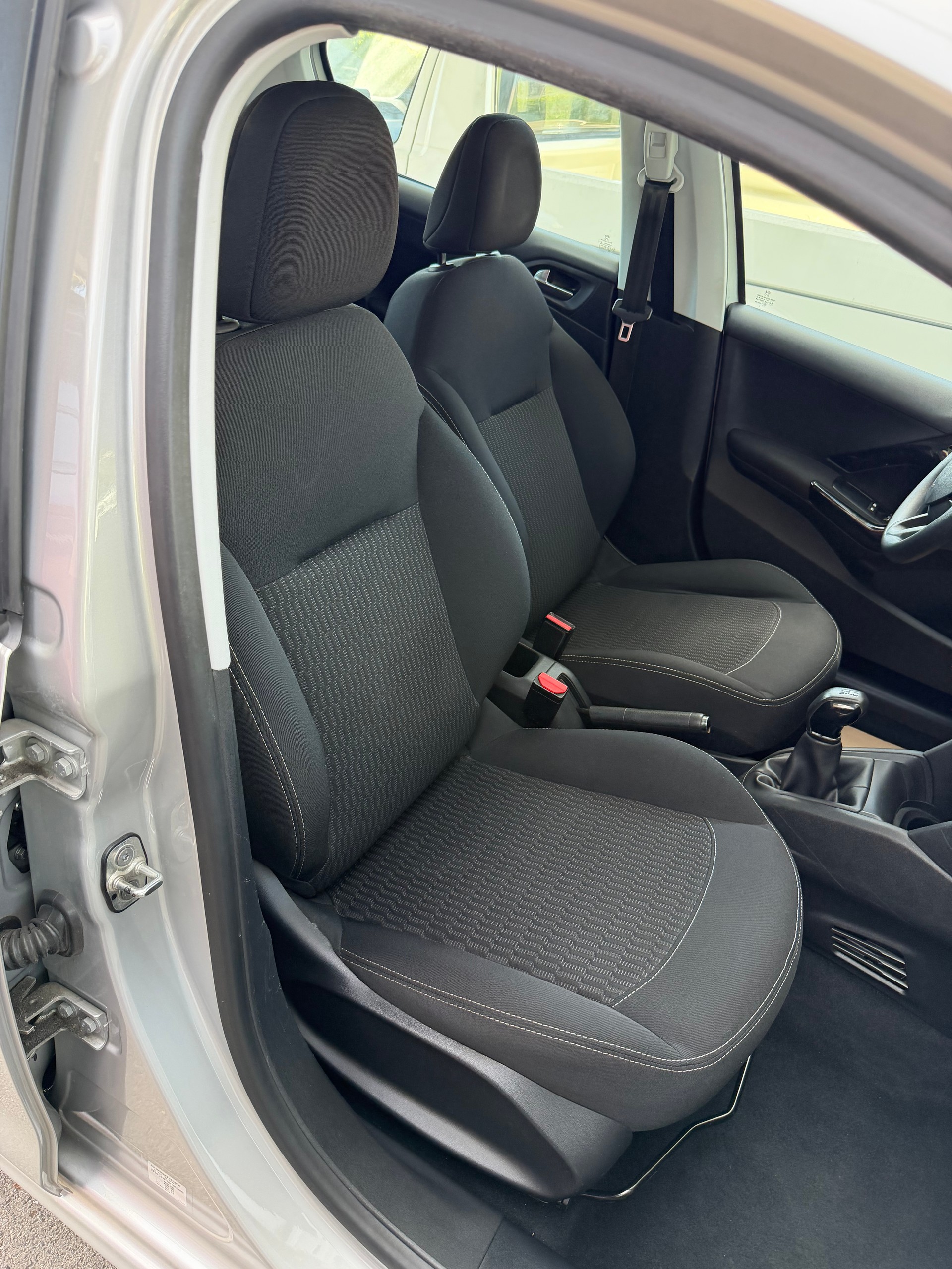 PEUGEOT 208 1.6 BlueHDi Active-image-14