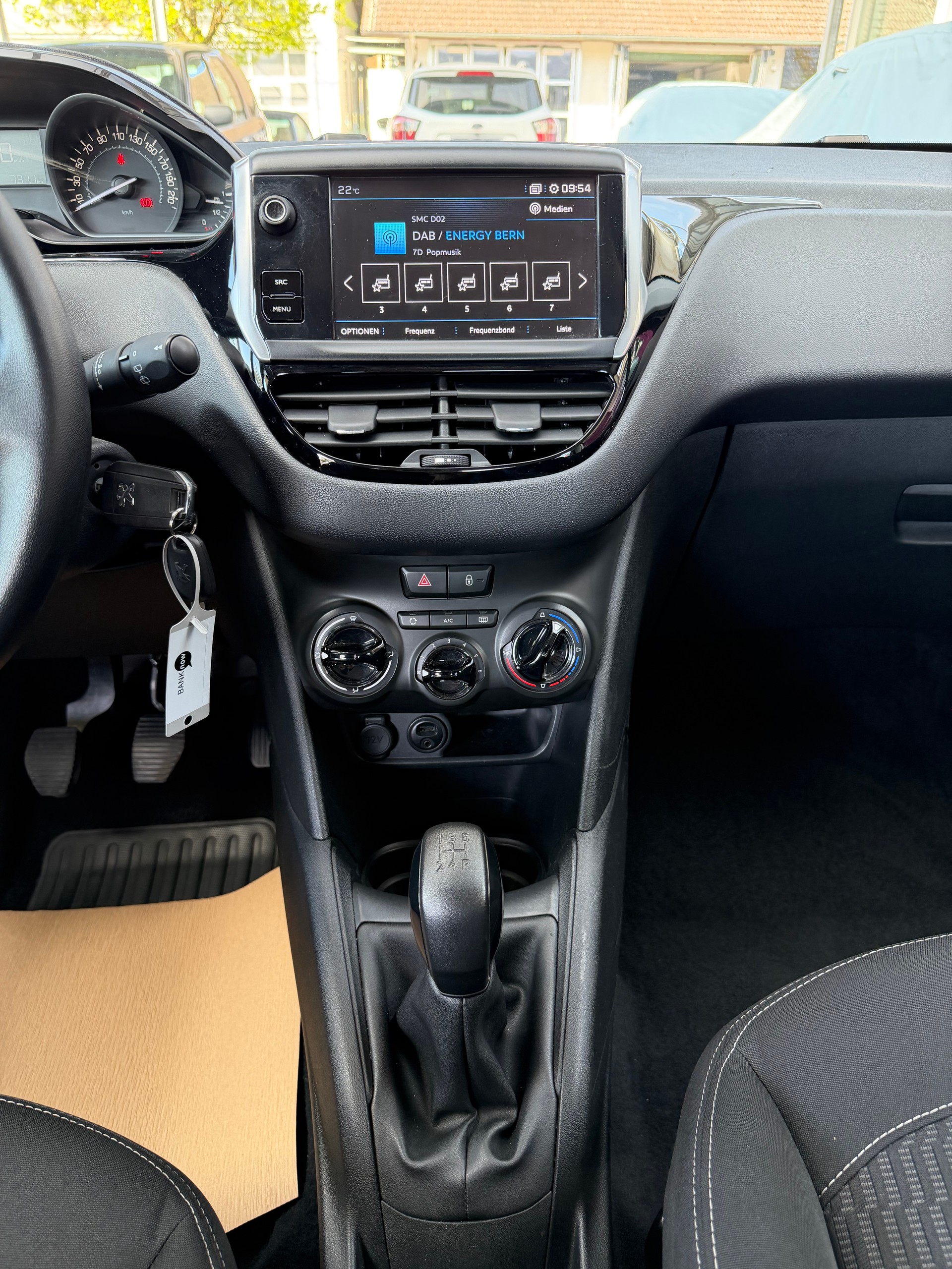 PEUGEOT 208 1.6 BlueHDi Active-image-9