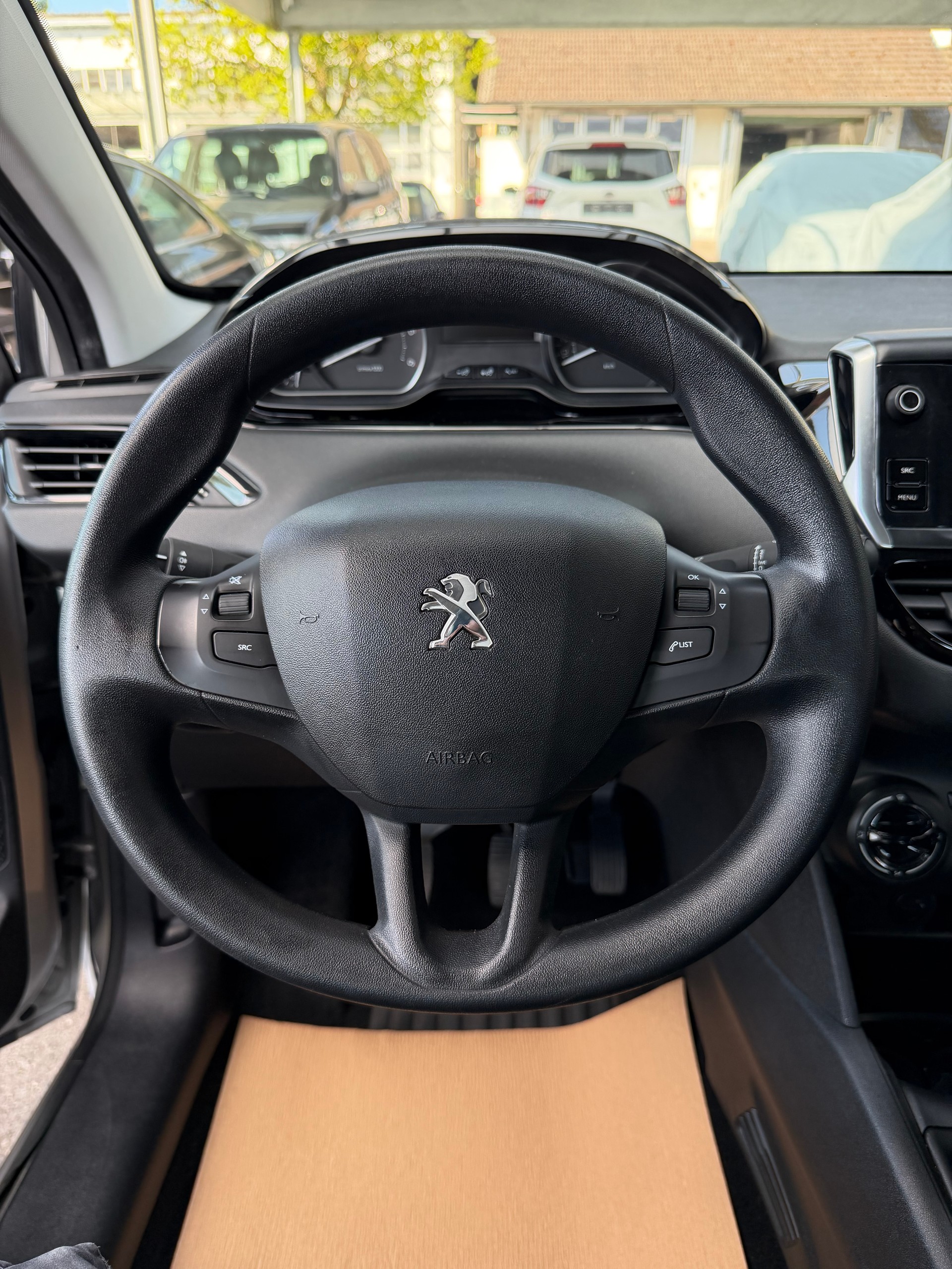 PEUGEOT 208 1.6 BlueHDi Active-image-8