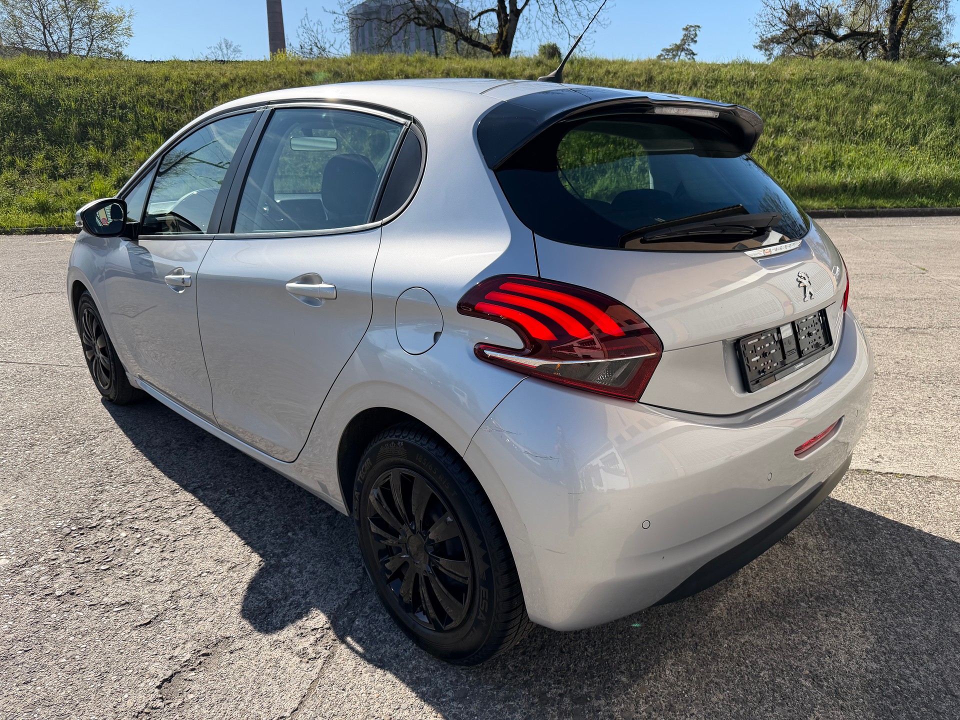 PEUGEOT 208 1.6 BlueHDi Active-image-2