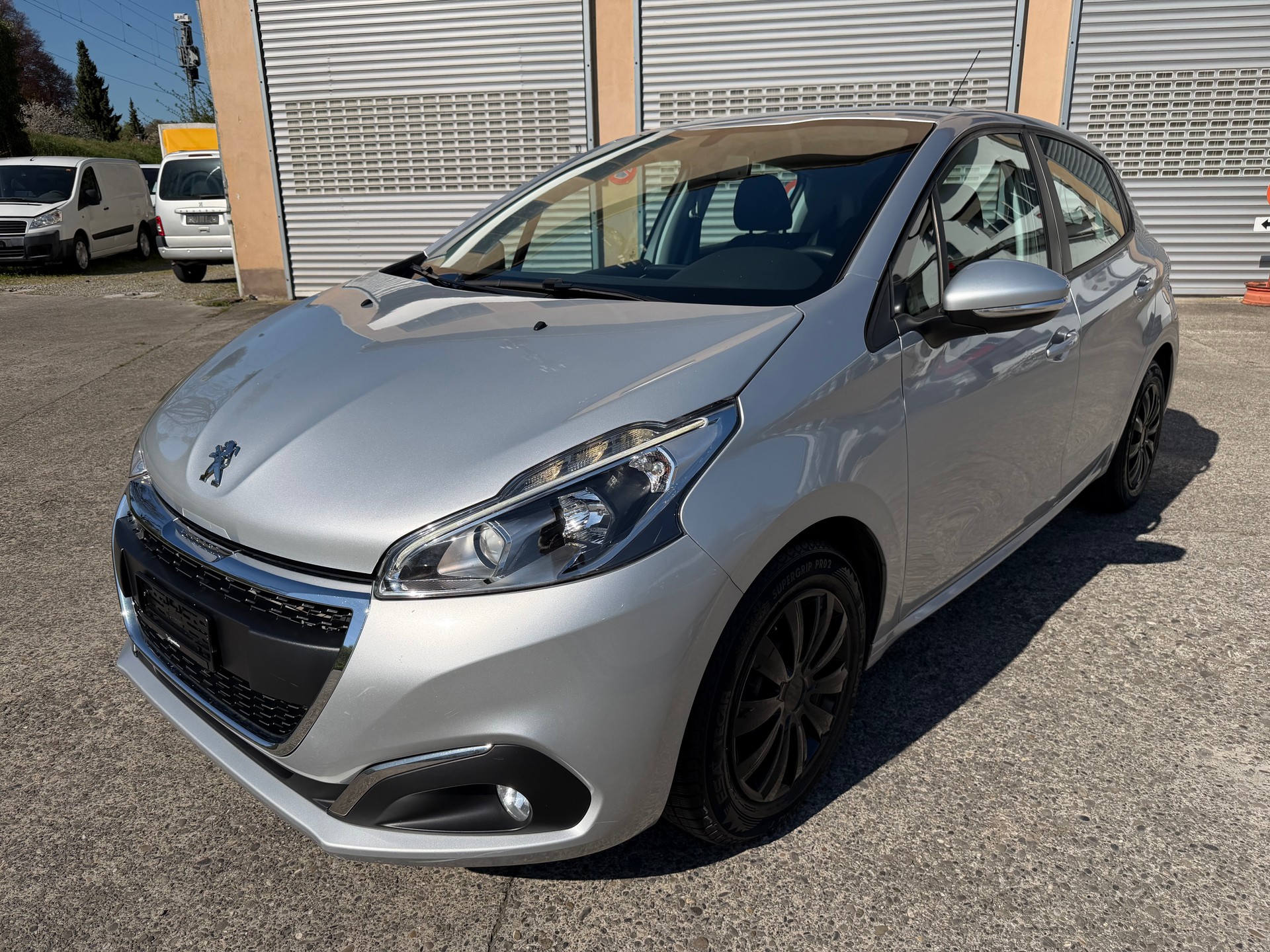 PEUGEOT 208 1.6 BlueHDi Active-image-0