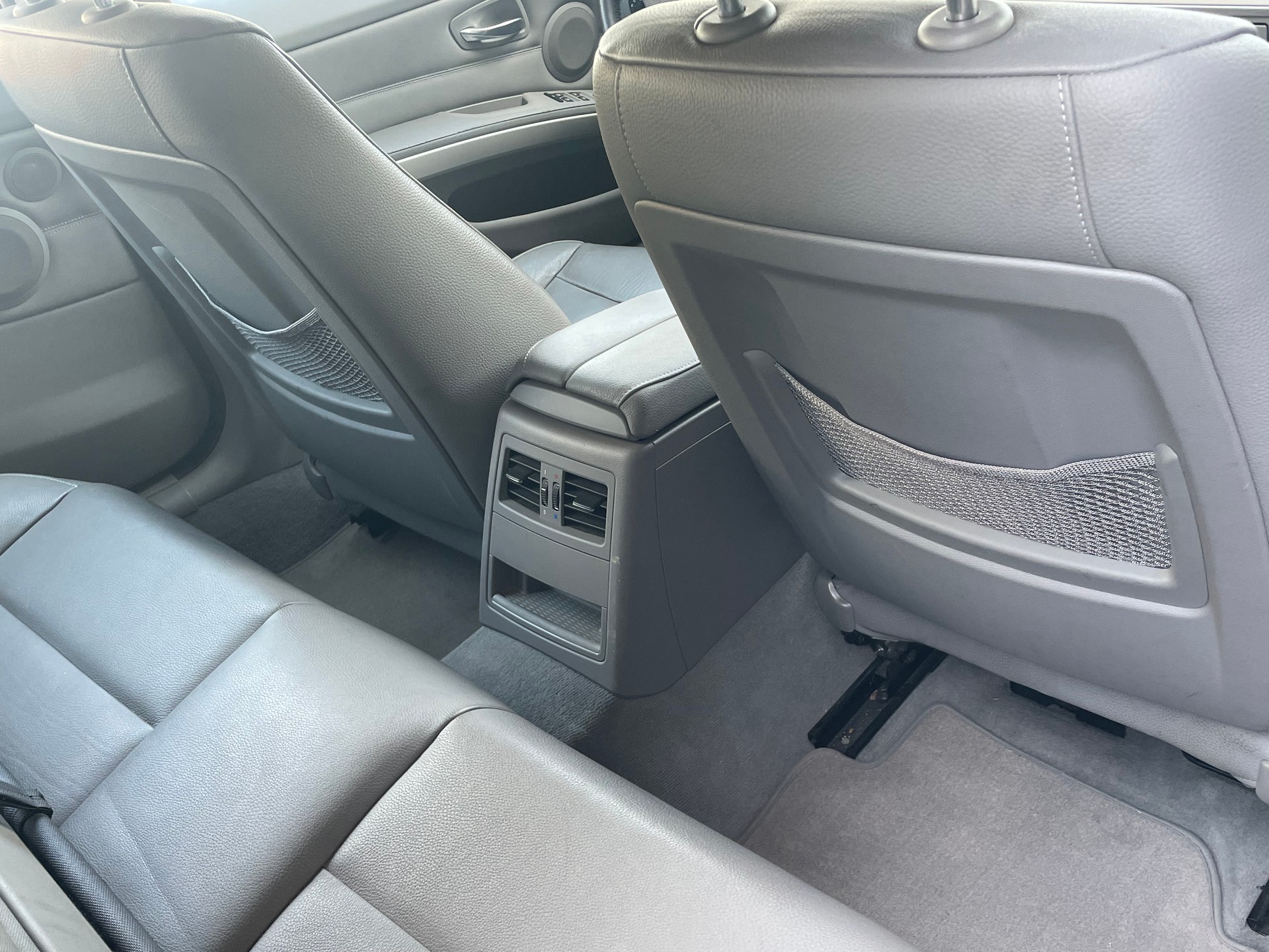 BMW 330d xDrive Touring-image-8