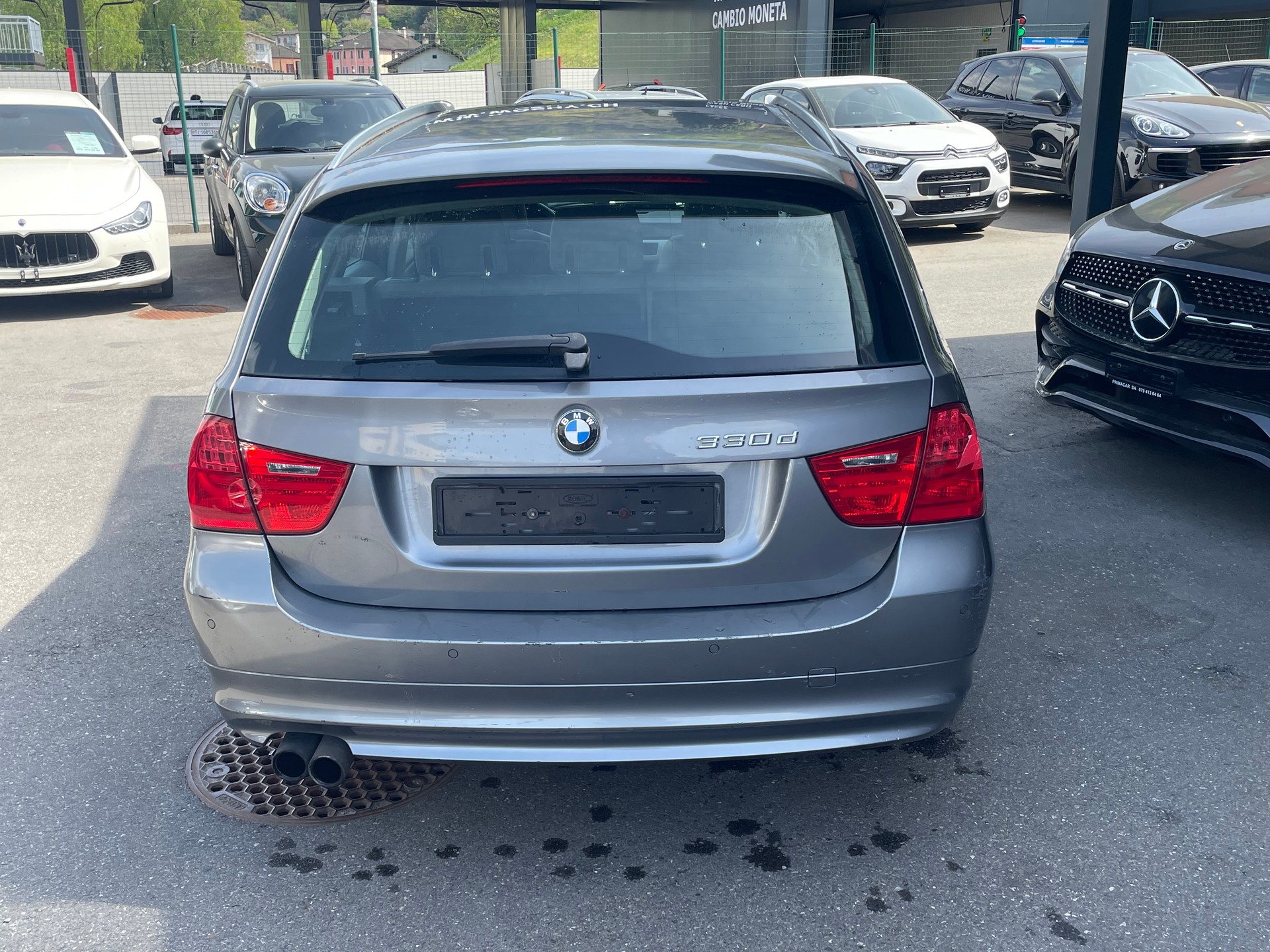 BMW 330d xDrive Touring-image-6