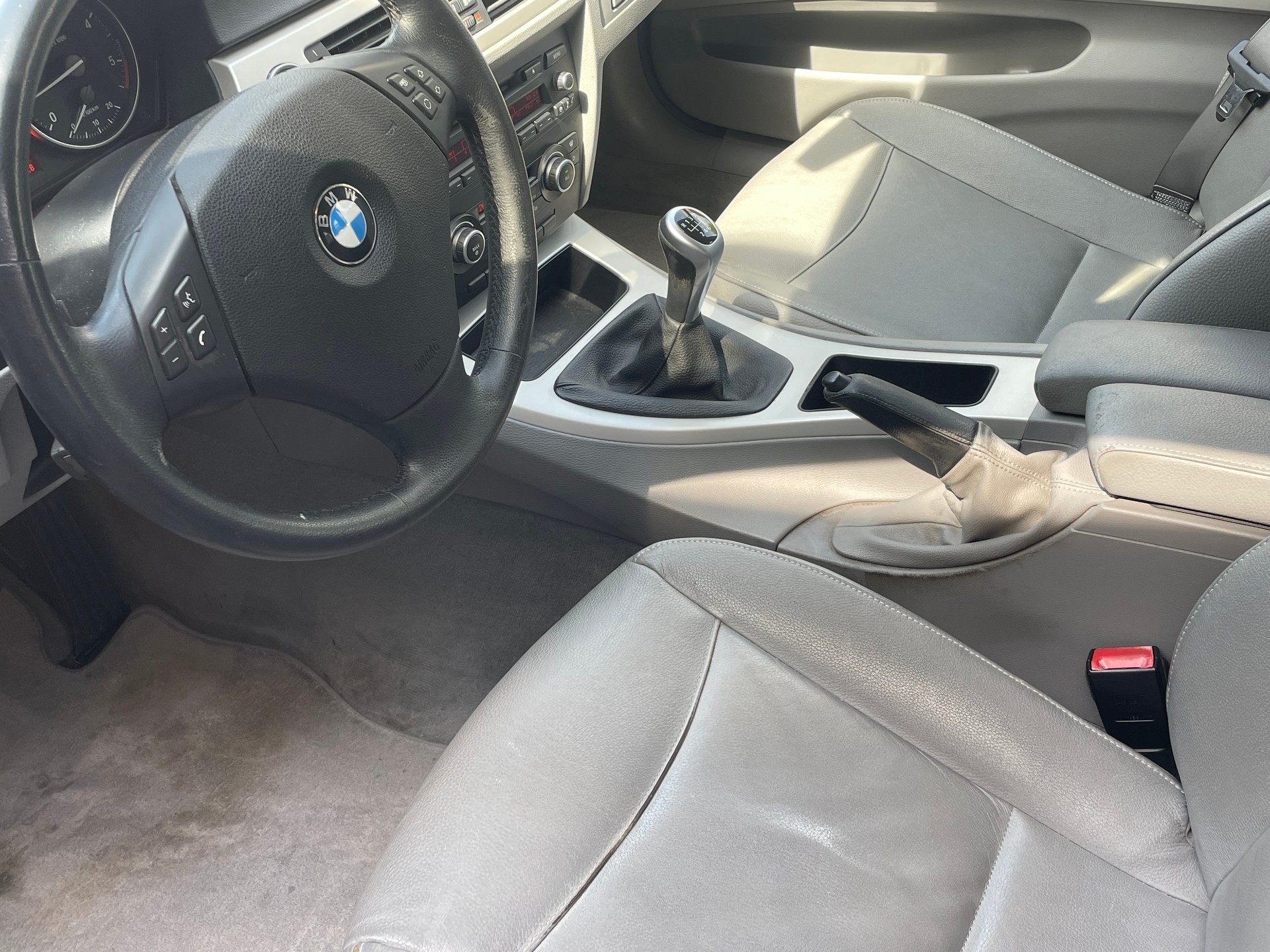 BMW 330d xDrive Touring-image-2