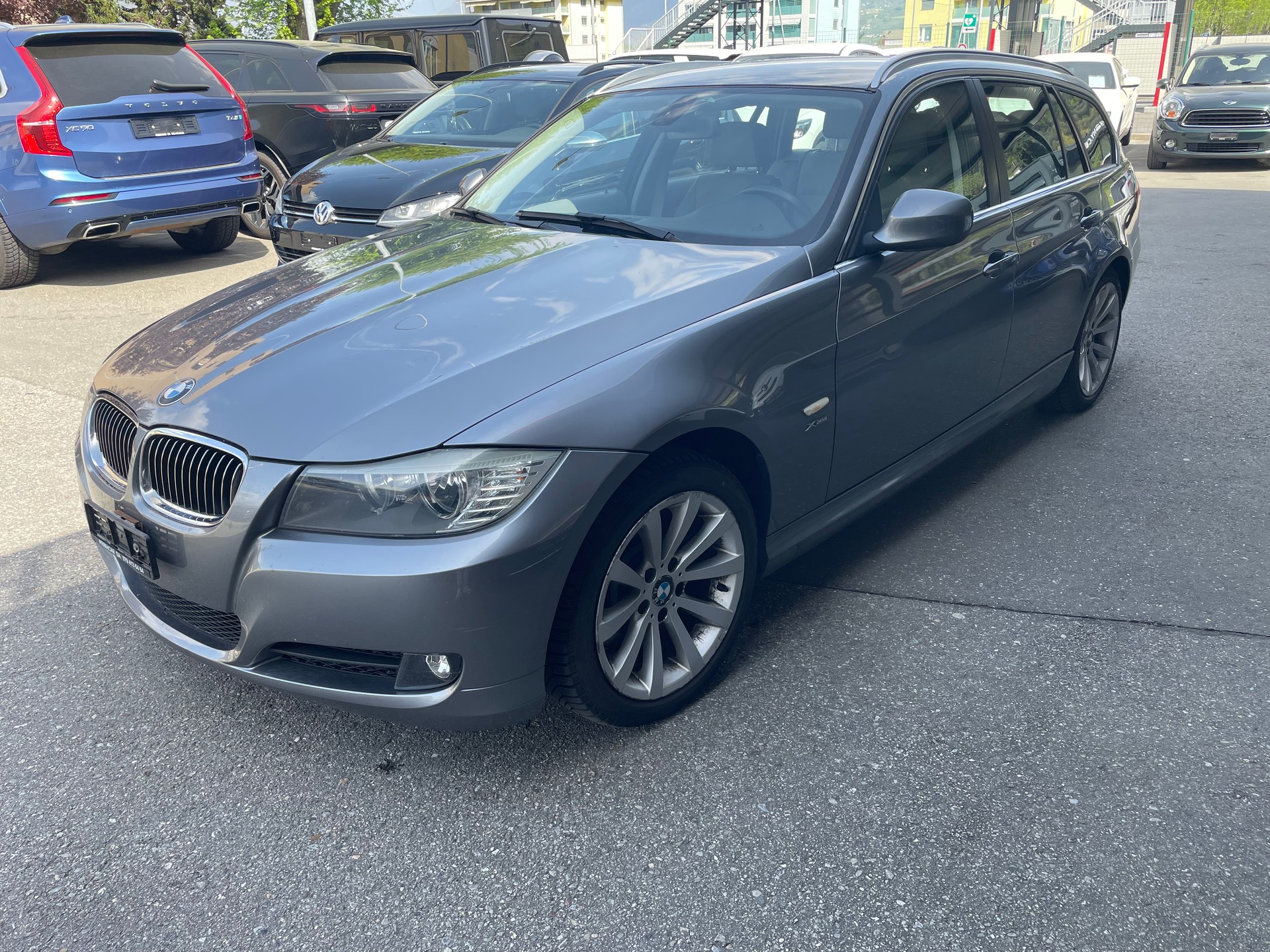BMW 330d xDrive Touring-image-1