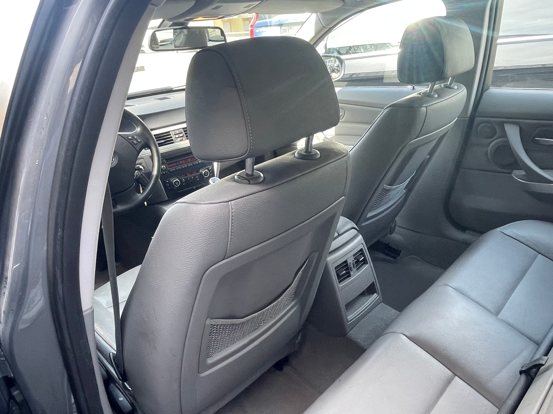 BMW 330d xDrive Touring-image-3