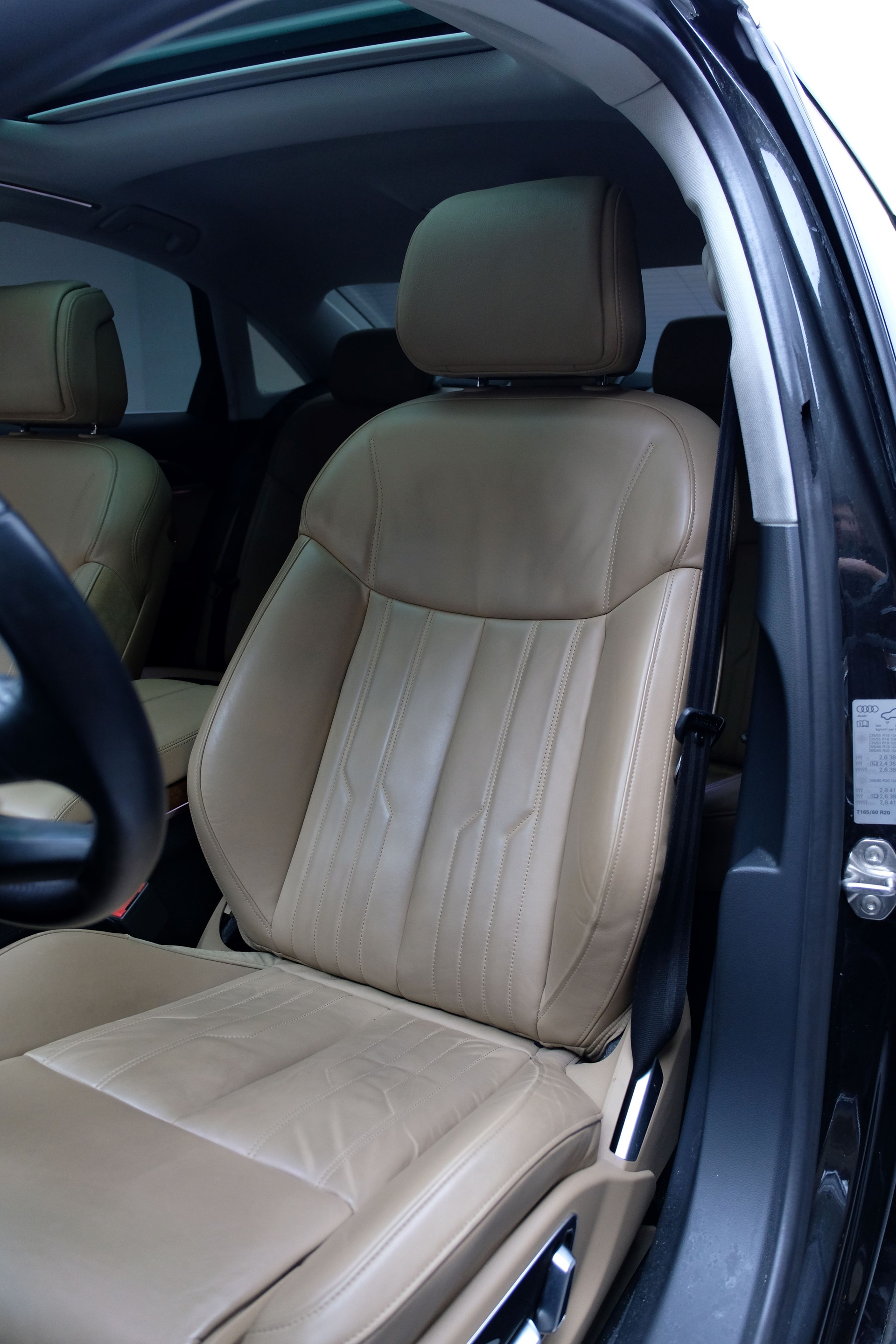 AUDI A8 55 TFSI quattro tiptronic-image-11