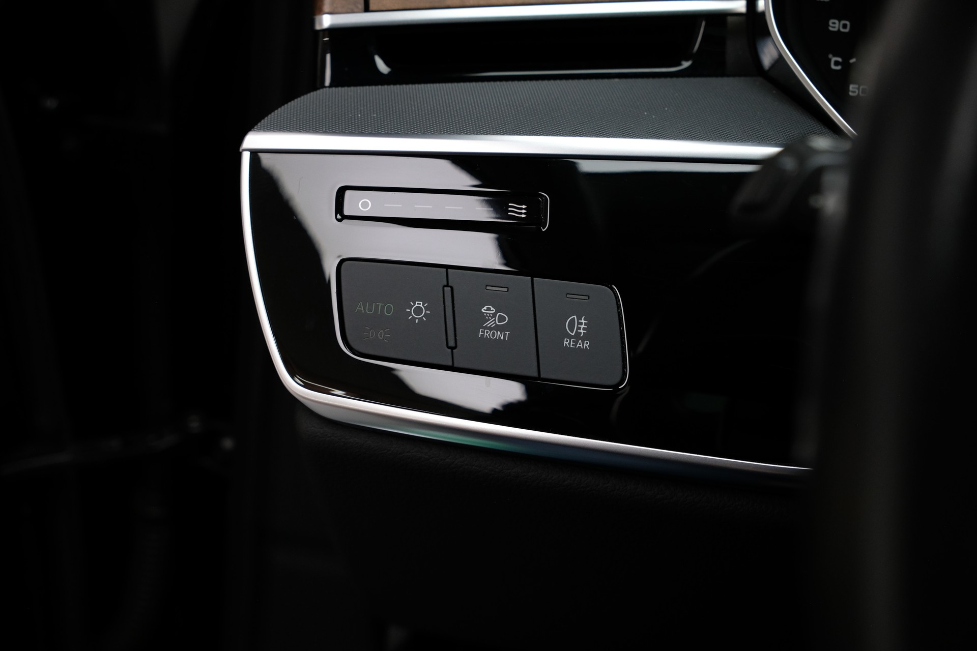 AUDI A8 55 TFSI quattro tiptronic-image-25