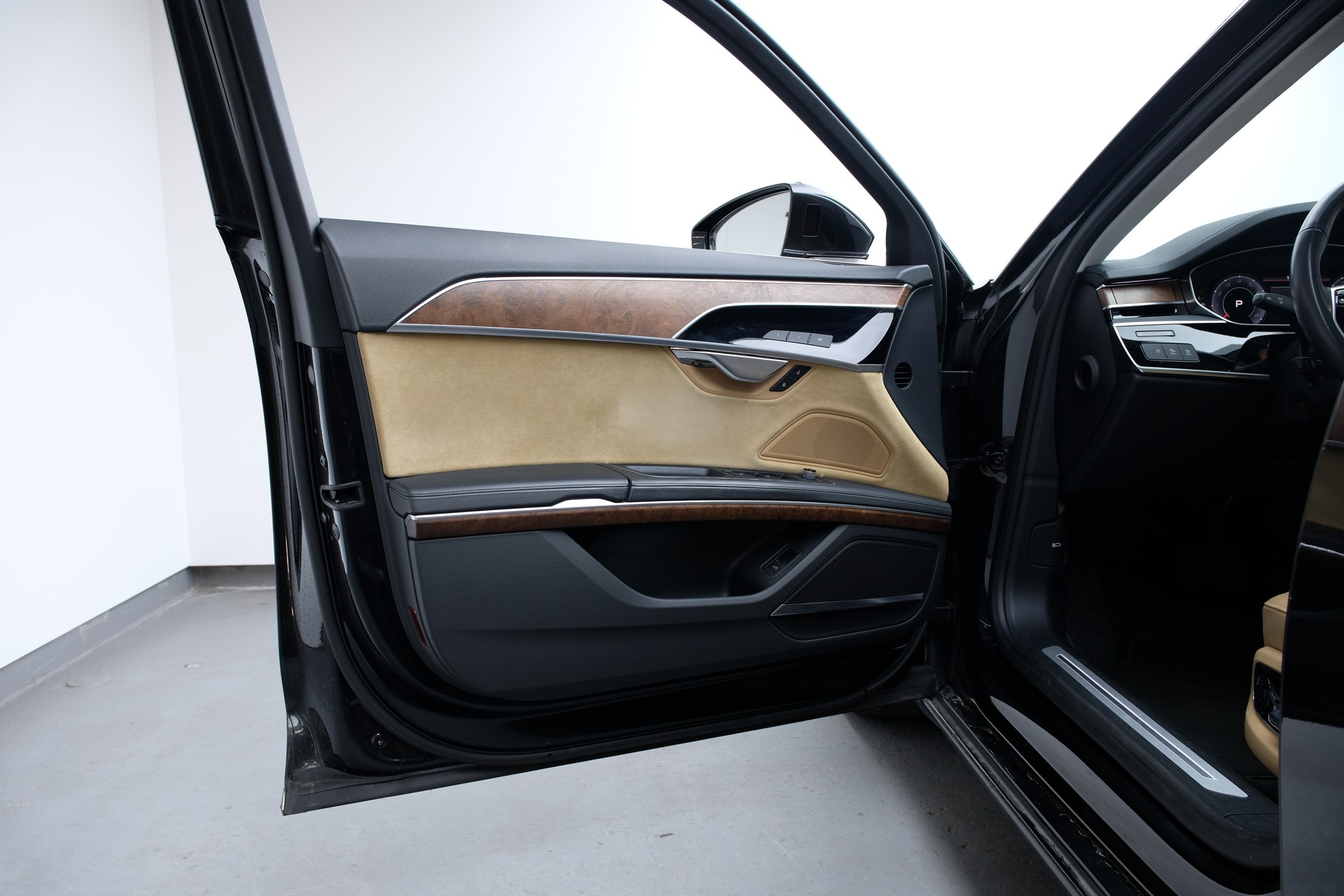 AUDI A8 55 TFSI quattro tiptronic-image-10