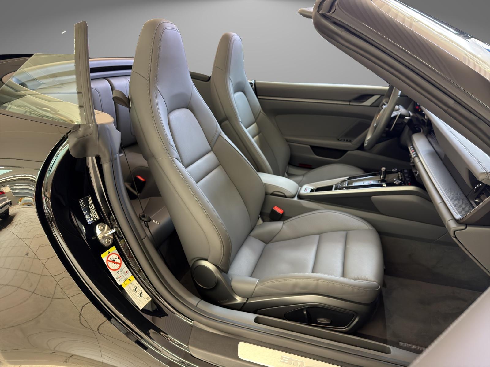 PORSCHE 911 Cabriolet 3.0 Carrera PDK-image-19