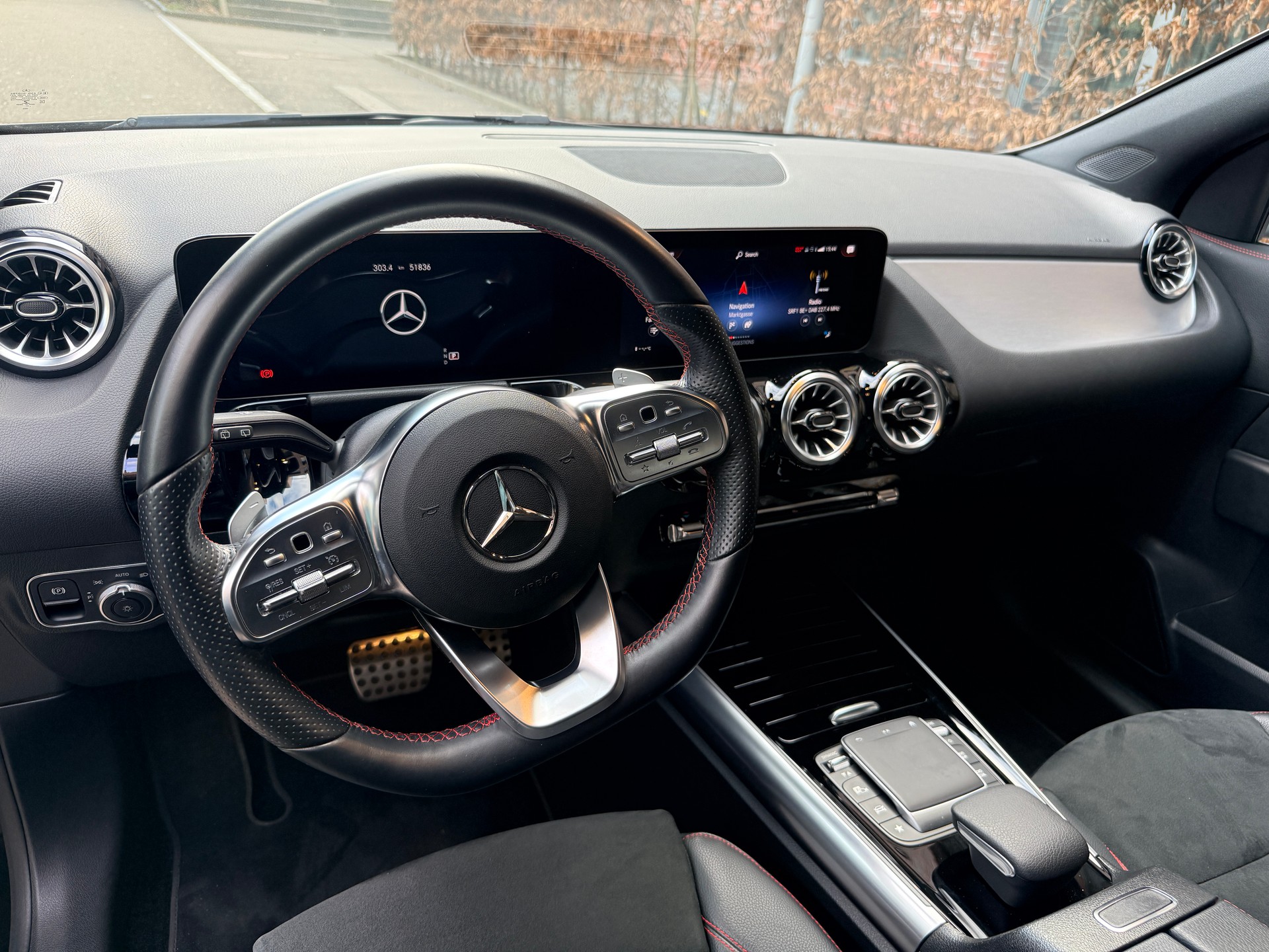 MERCEDES-BENZ GLA 250 4Matic AMG Line 8G-DCT-image-1