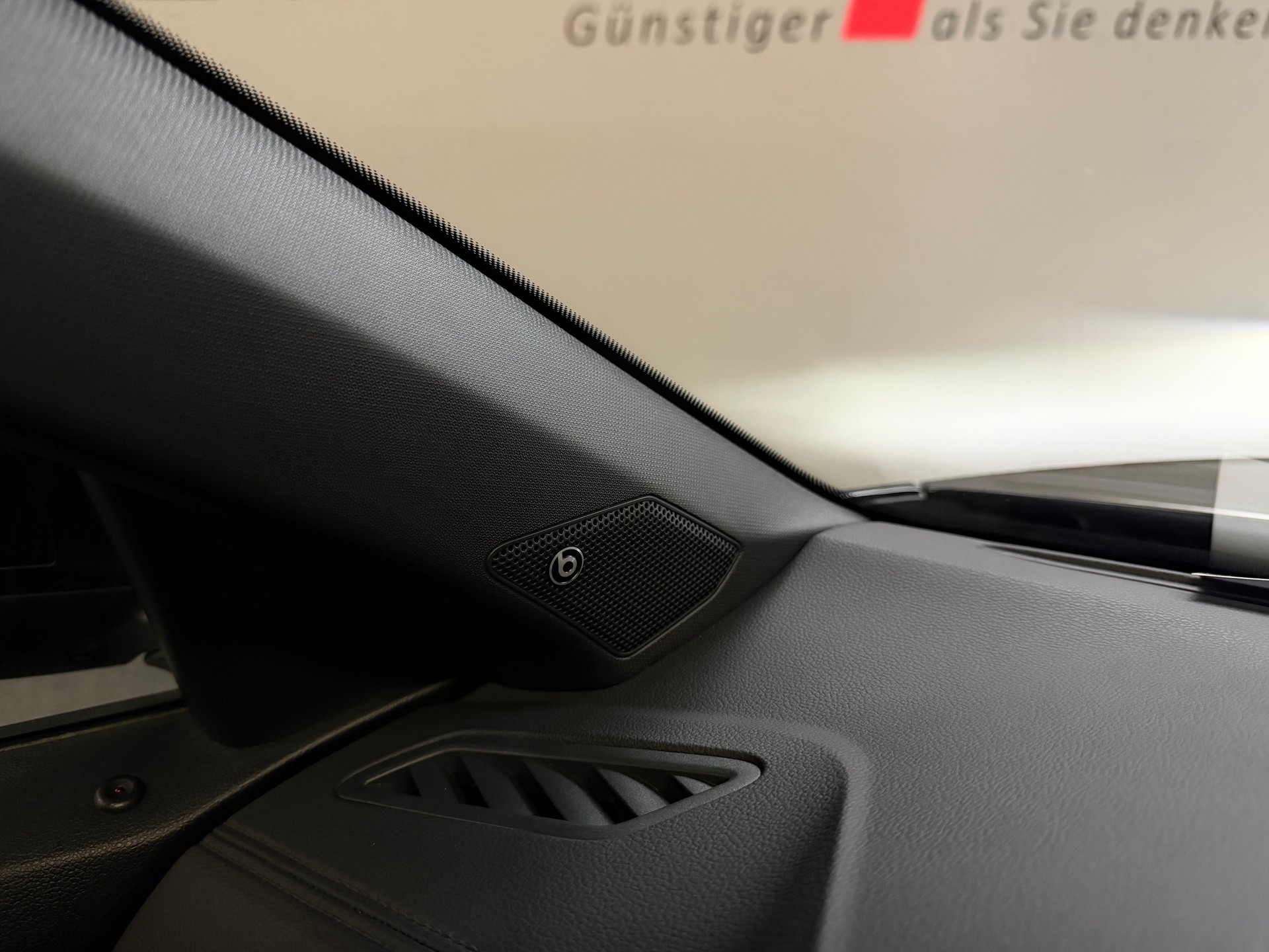 VW T-Roc 2.0 TSI R DSG 4Motion-image-21