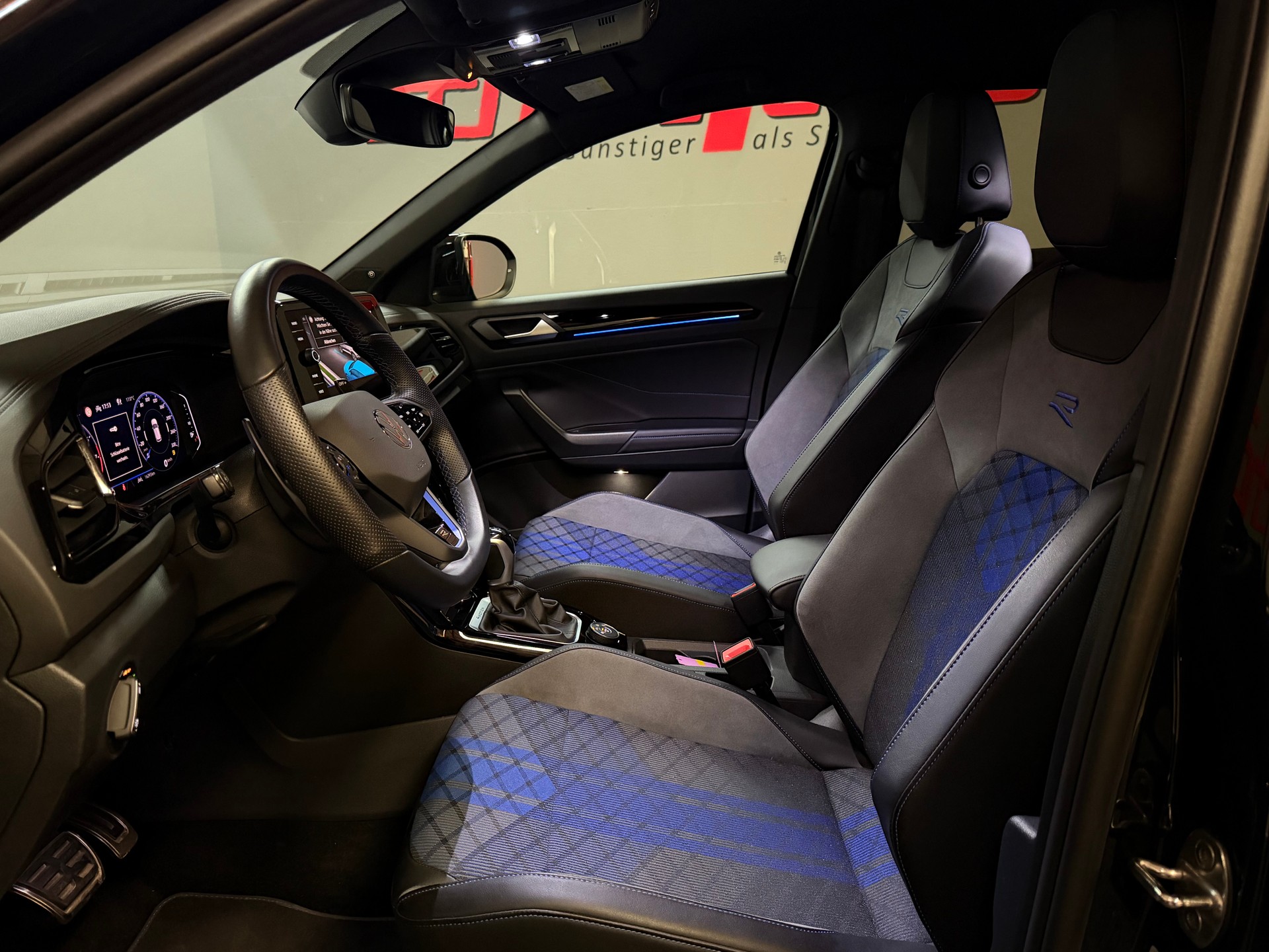 VW T-Roc 2.0 TSI R DSG 4Motion-image-12