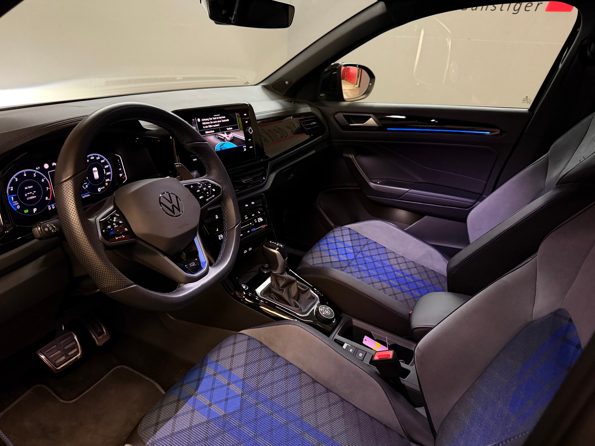 VW T-Roc 2.0 TSI R DSG 4Motion-image-13