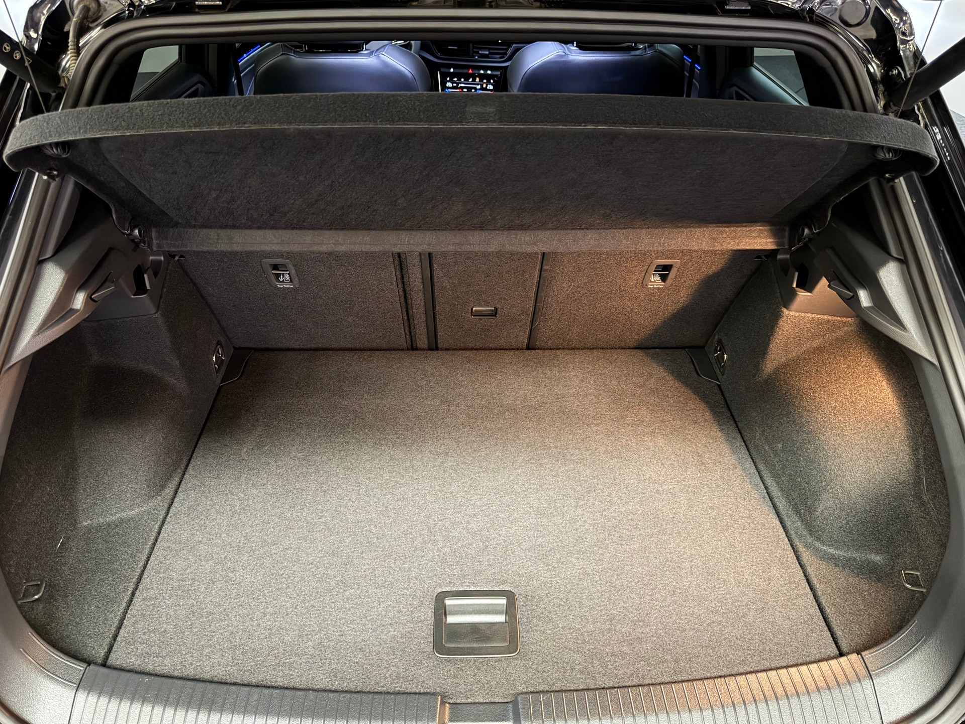 VW T-Roc 2.0 TSI R DSG 4Motion-image-10