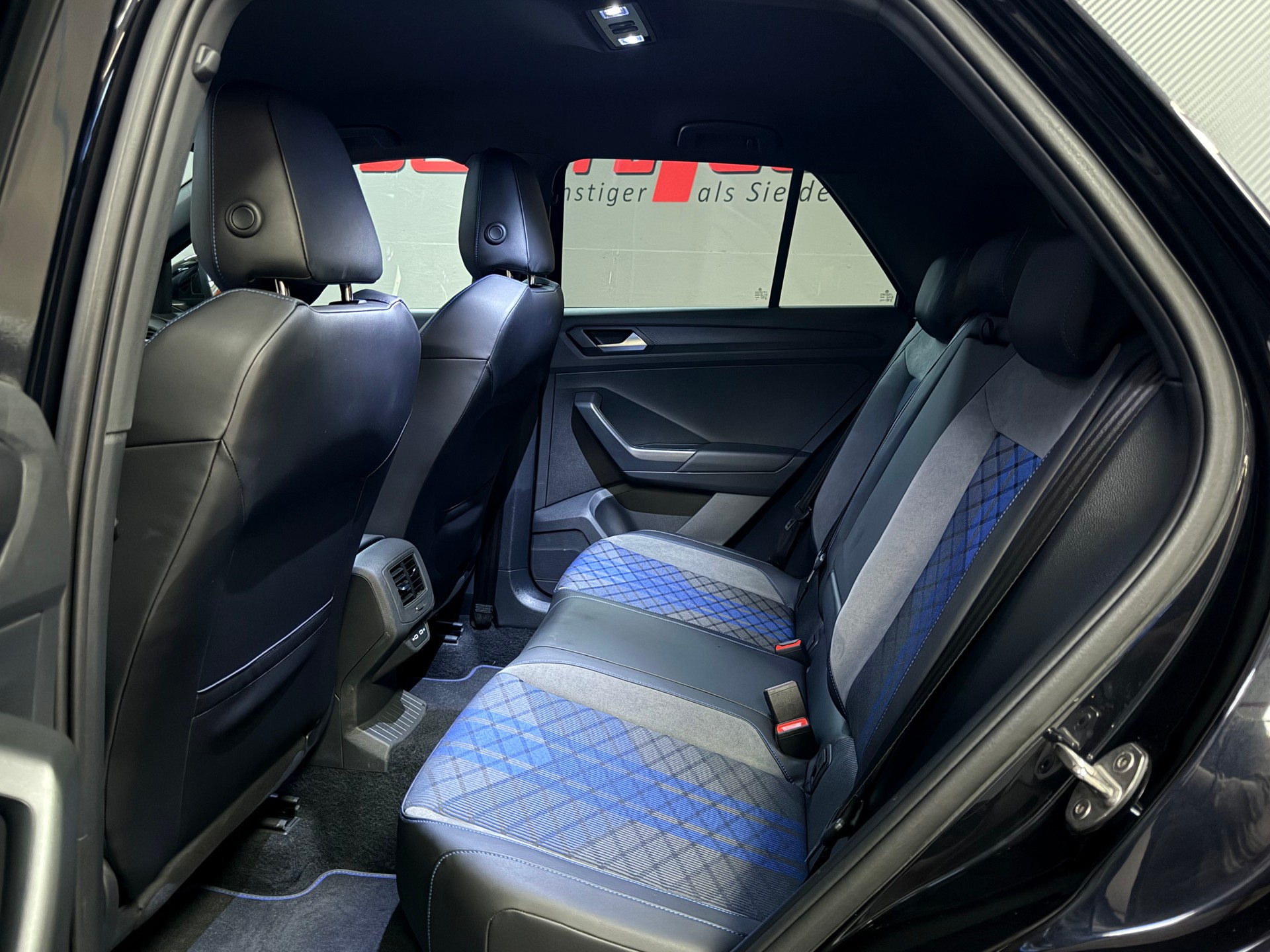 VW T-Roc 2.0 TSI R DSG 4Motion-image-14