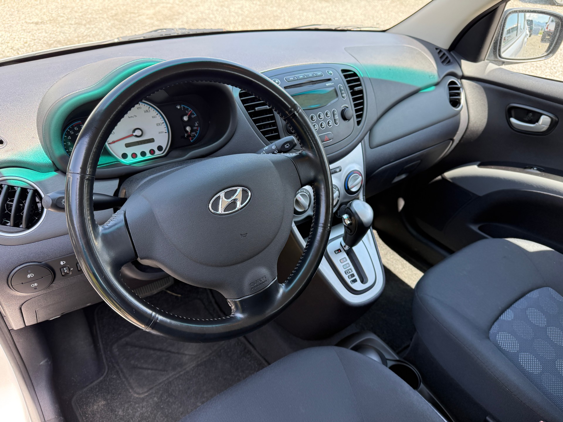 HYUNDAI i10 1.1 Style Automat ab MFK-image-4