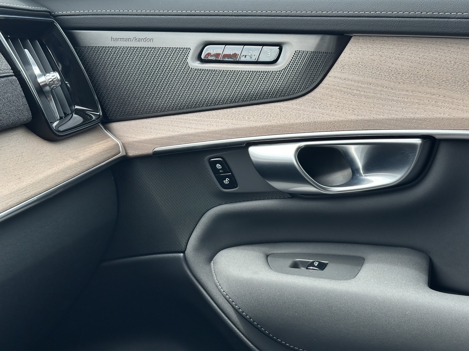 VOLVO XC90 T8 eAWD 7Pl. PluginHybrid Plus Dark Geartronic-image-17