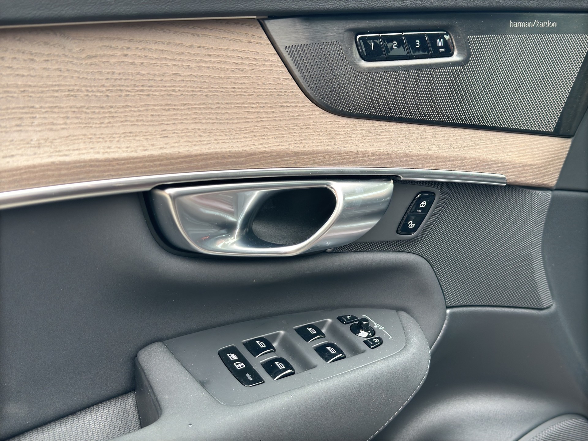 VOLVO XC90 T8 eAWD 7Pl. PluginHybrid Plus Dark Geartronic-image-9