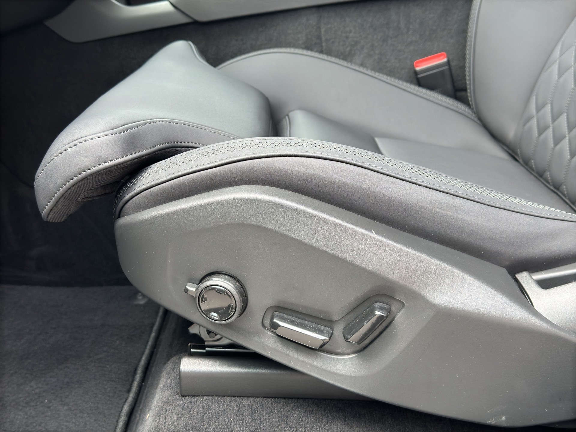 VOLVO XC90 T8 eAWD 7Pl. PluginHybrid Plus Dark Geartronic-image-10