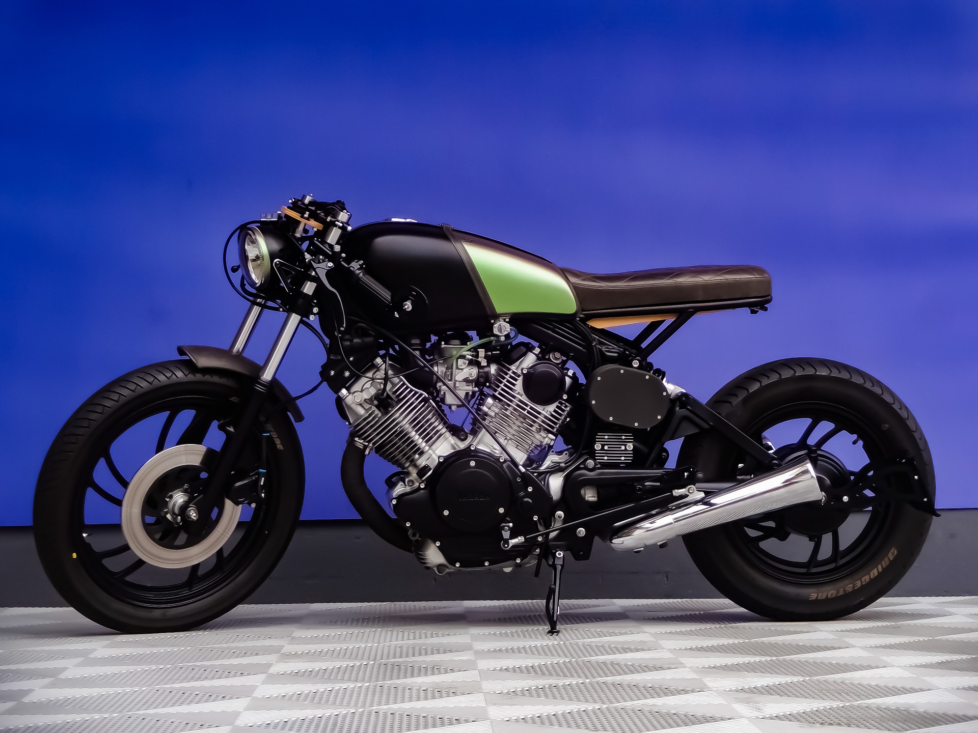 YAMAHA Cafe Racer-showroom-element-3