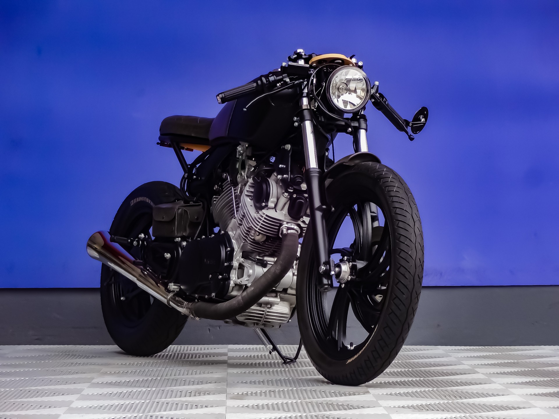 YAMAHA Cafe Racer-showroom-element-2