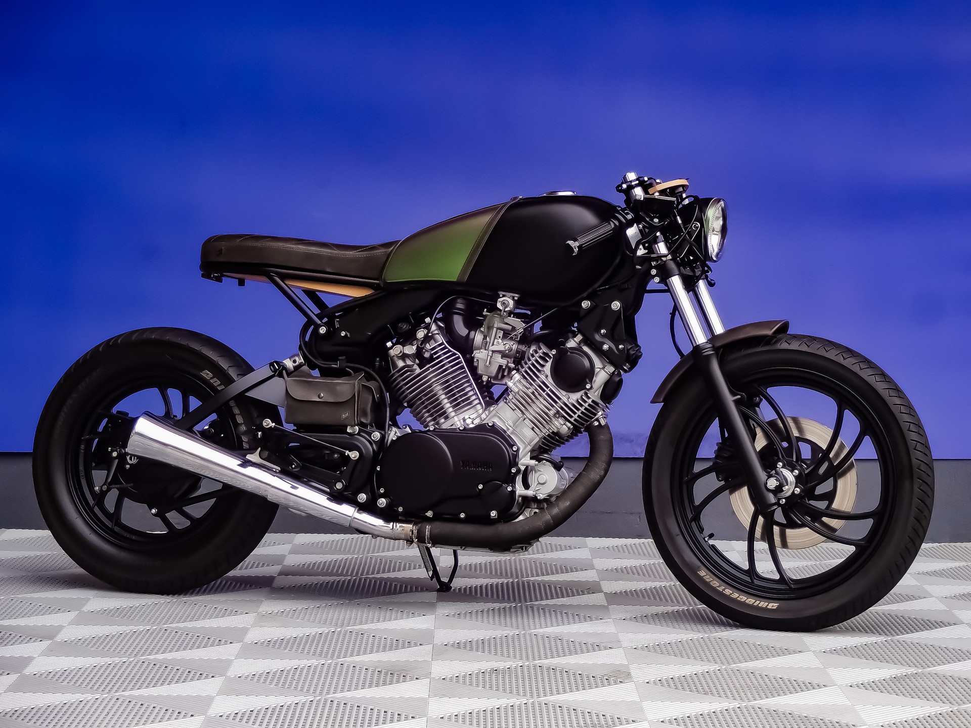 YAMAHA Cafe Racer-showroom-element-1