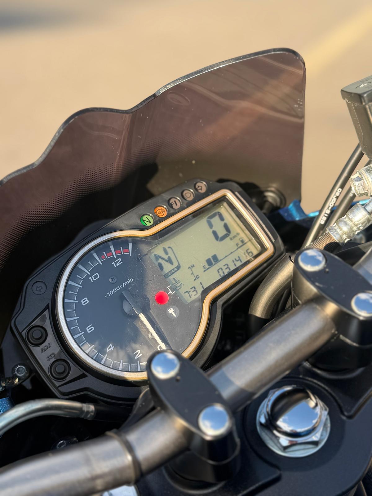 SUZUKI GSR 750 ABS-image-9
